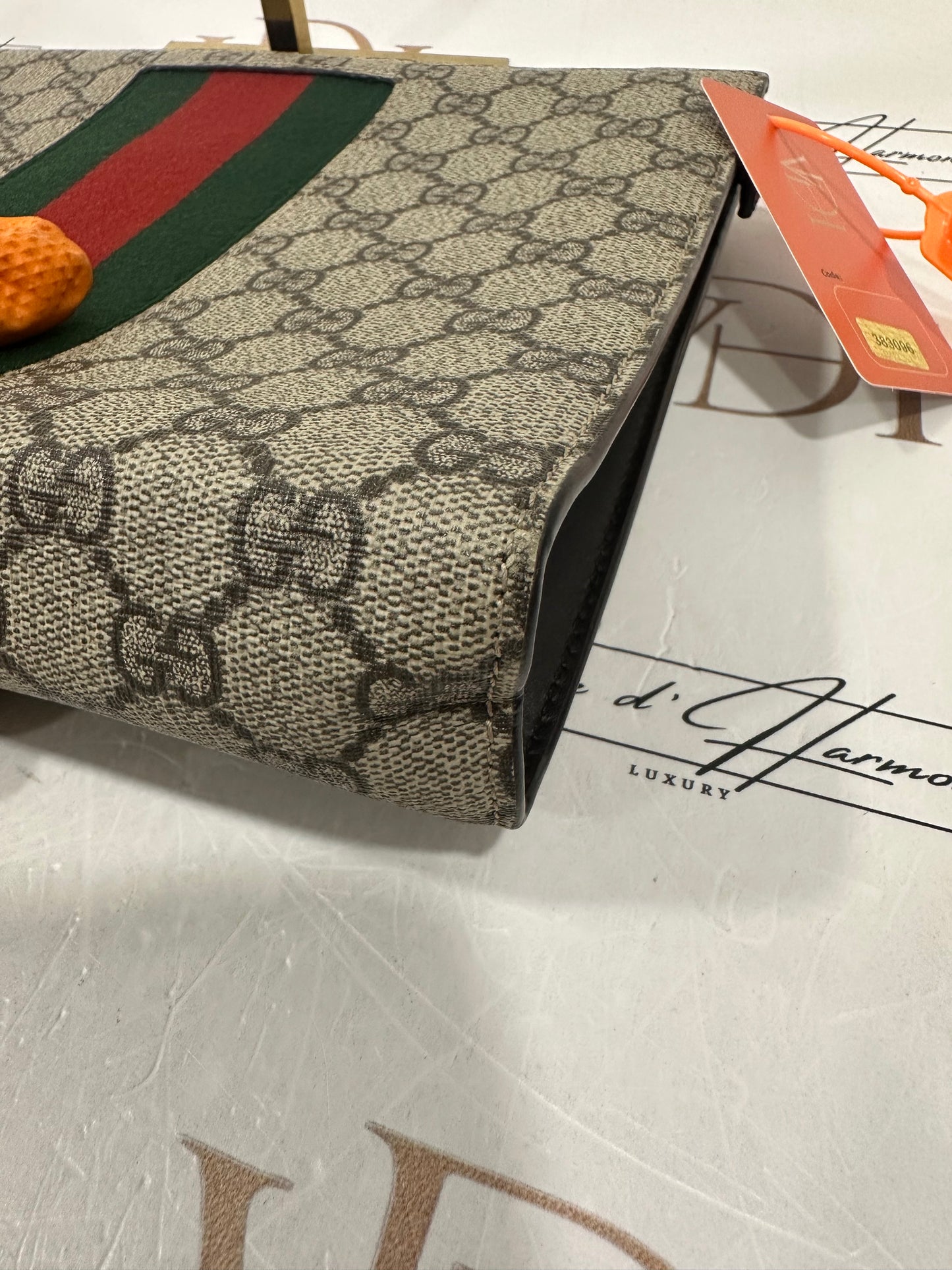 383096 - Gucci Supreme