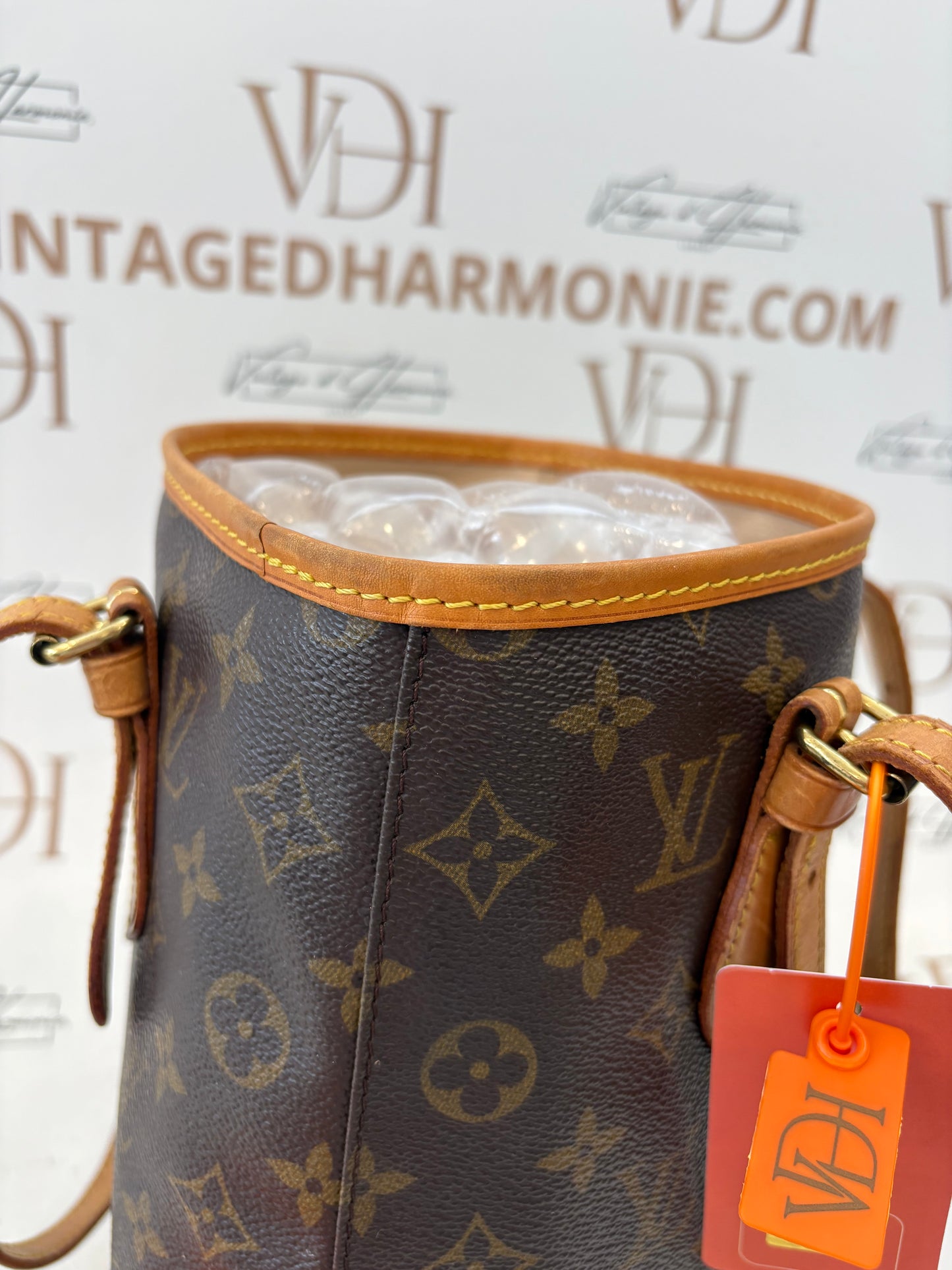 018189 - Louis Vuitton Bucket PM