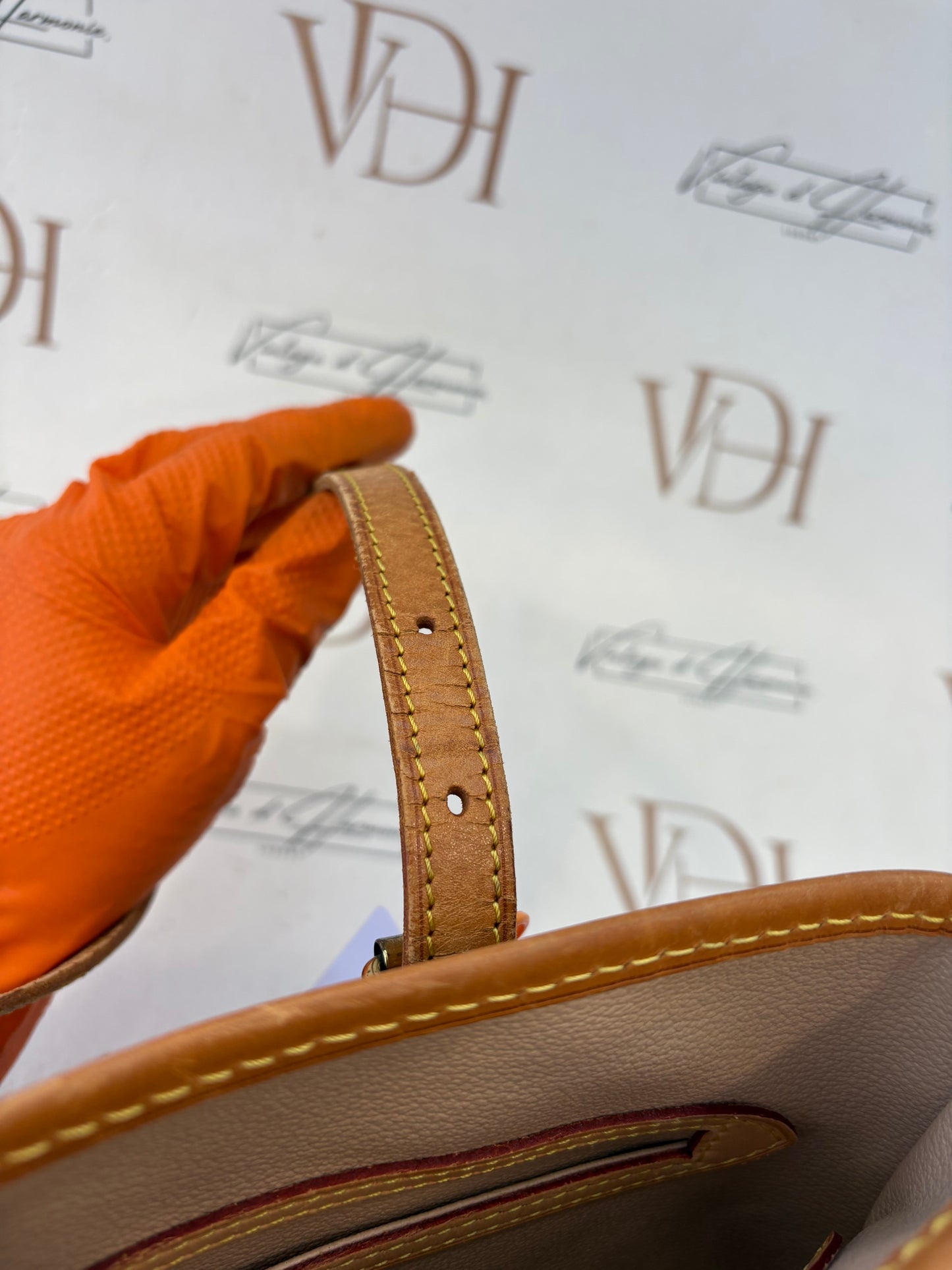 018189 - Louis Vuitton Bucket PM
