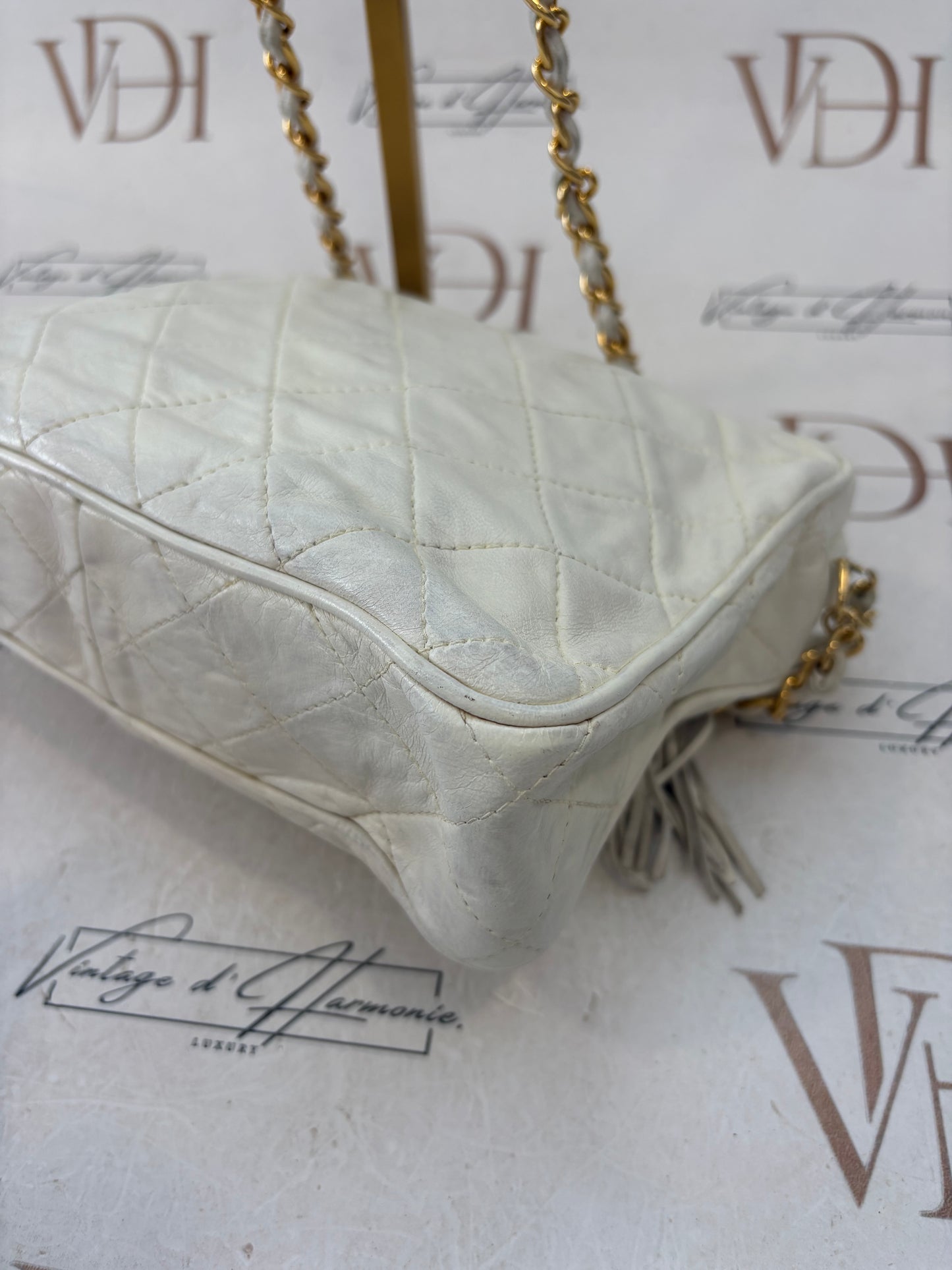 018527 - Chanel White Camera