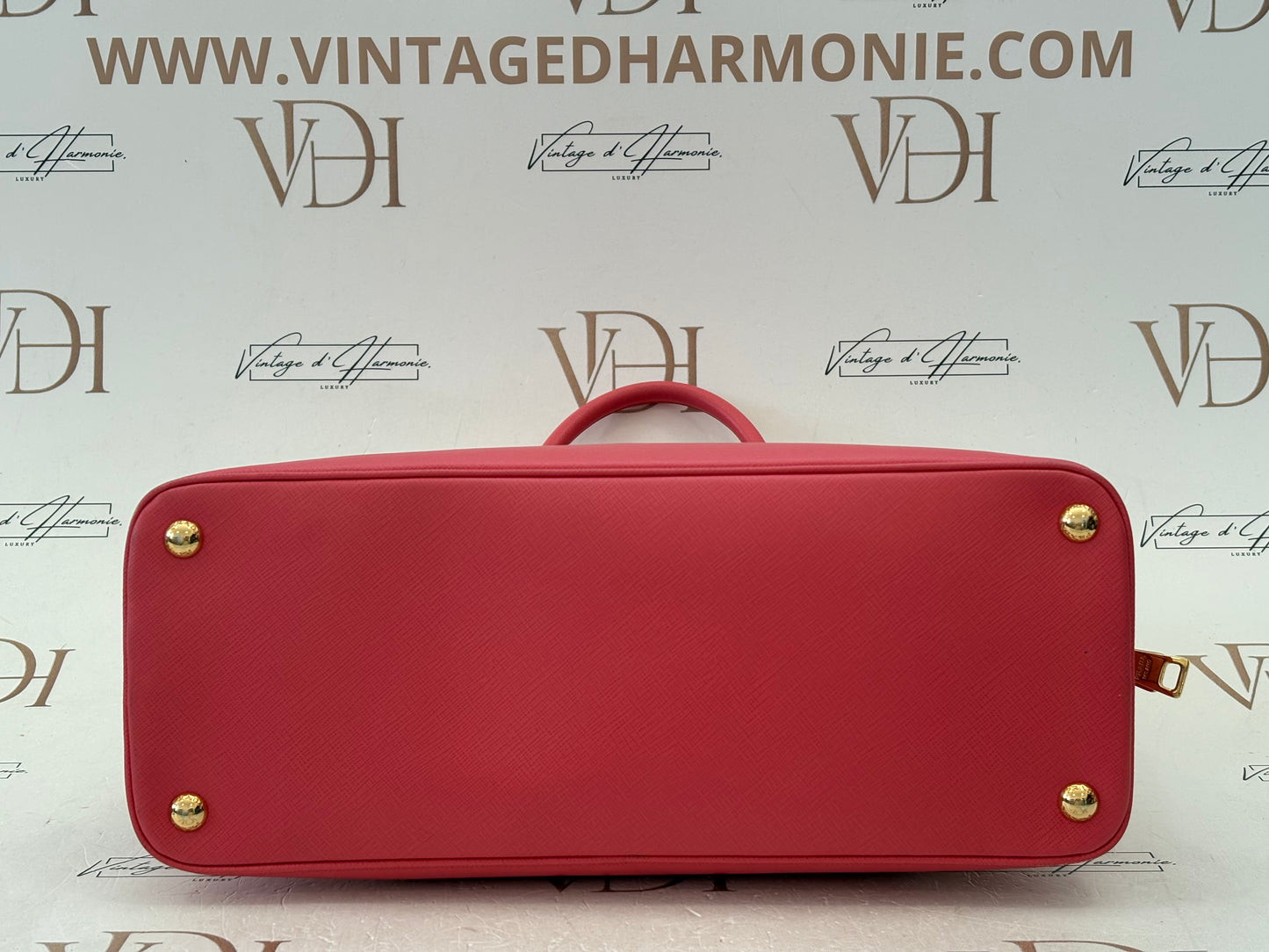 383681 - Prada Promenade