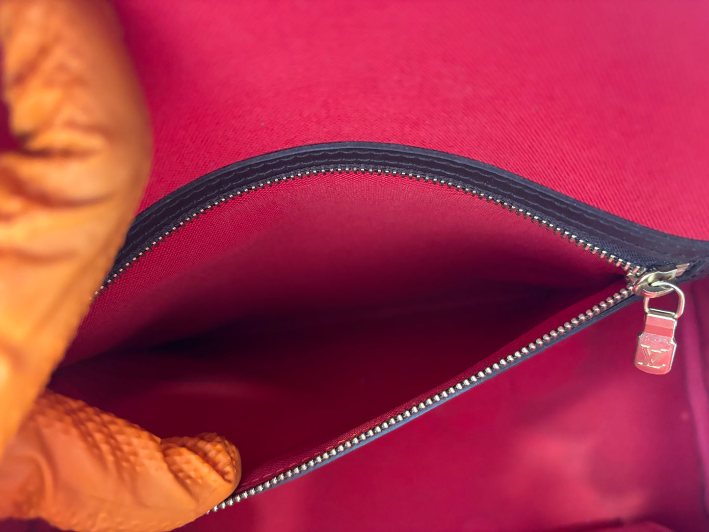 018778 - Louis Vuitton Nolita