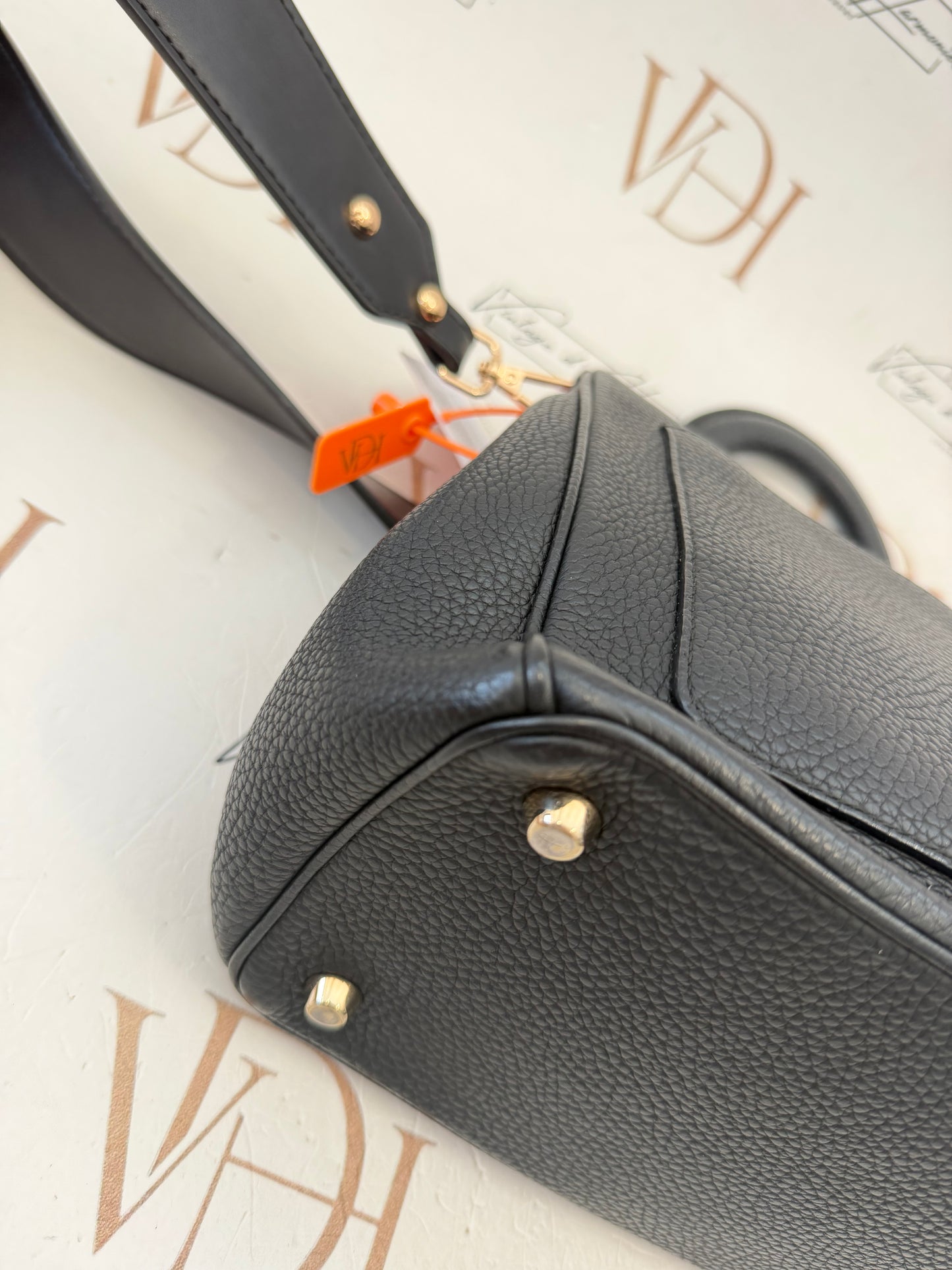 383675-Dior Be