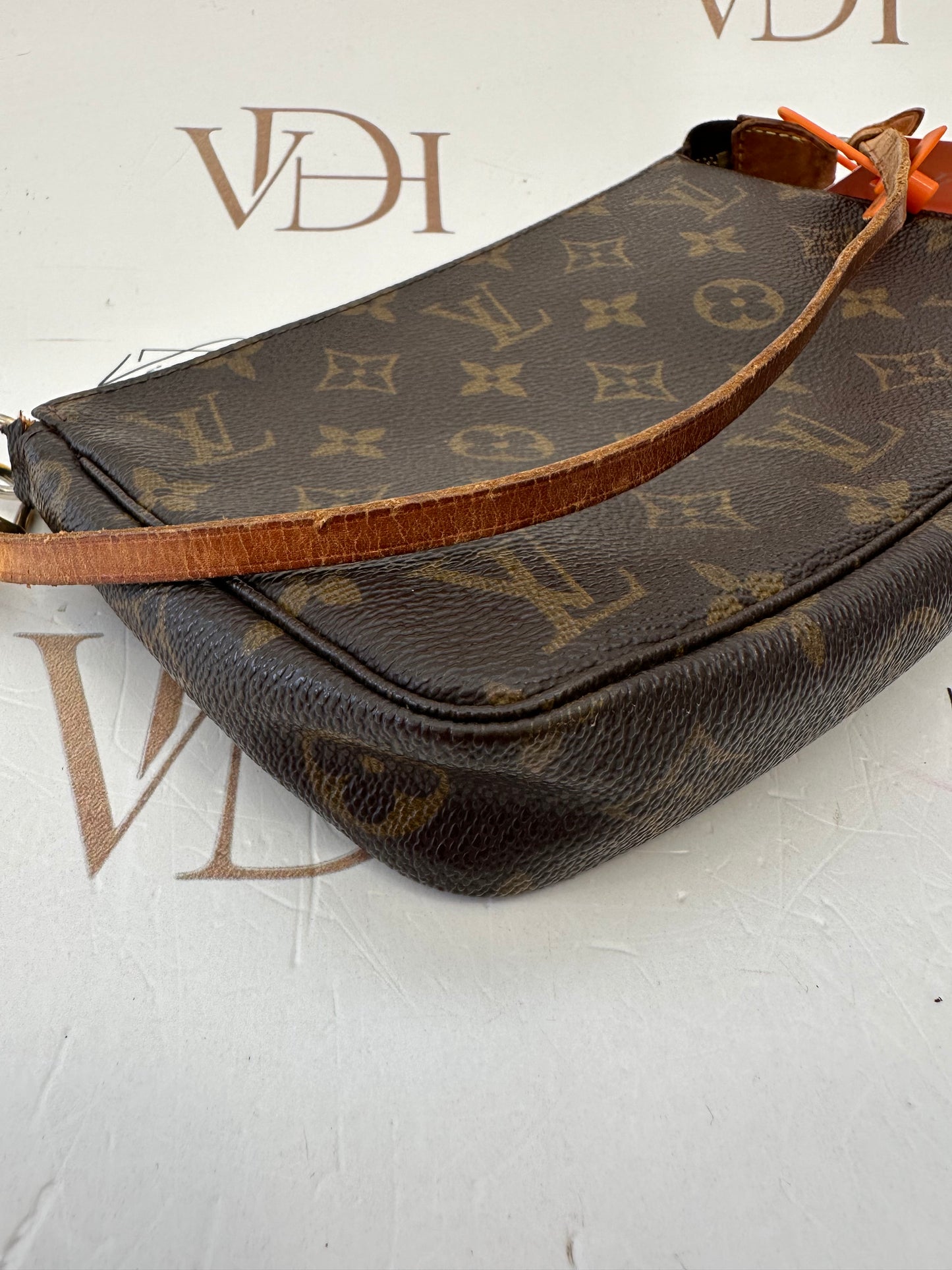 017749 - Louis Vuitton Pochette