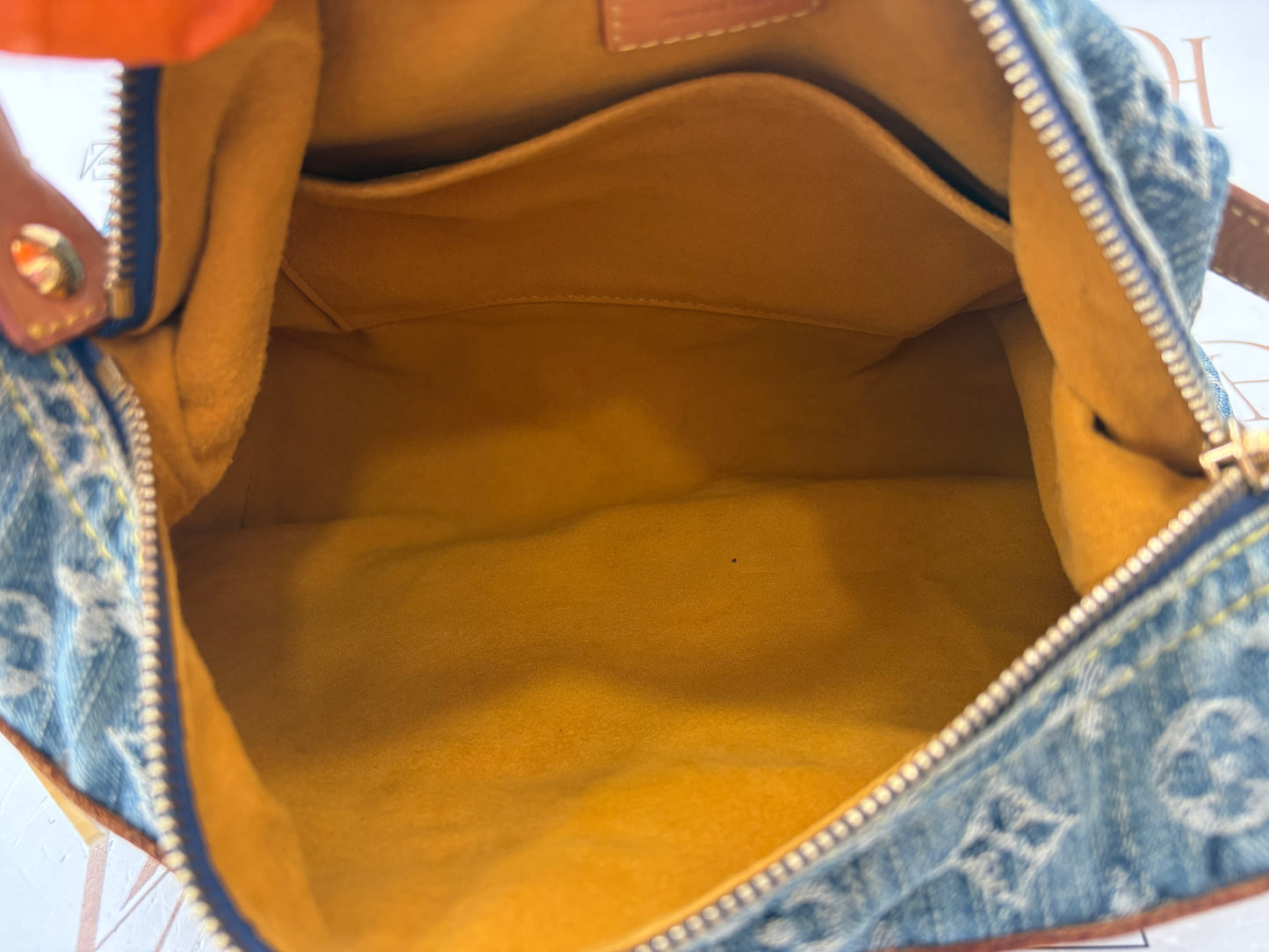 018804 - Louis Vuitton Baggy PM