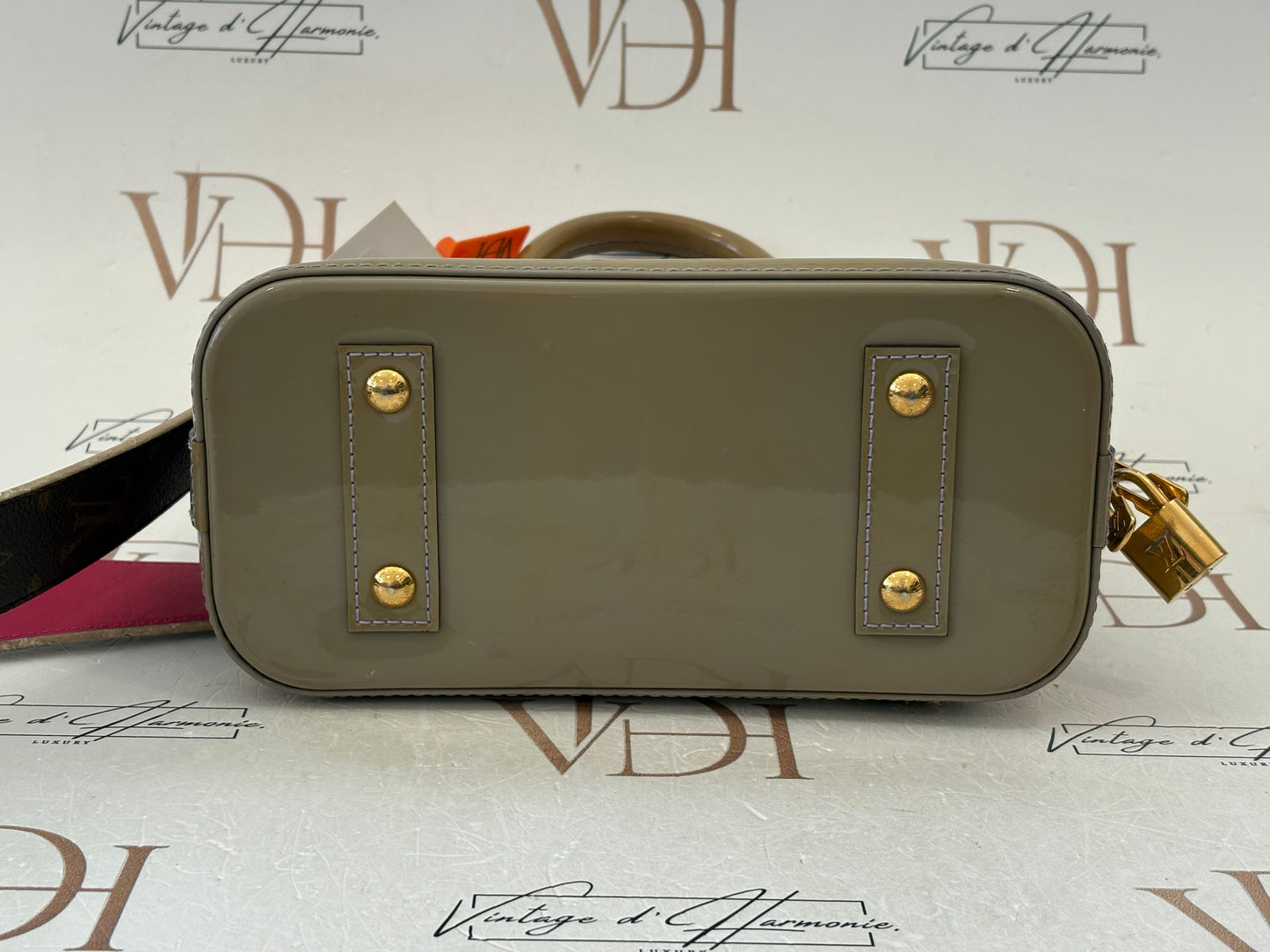 017711 - Louis Vuitton Alma BB Limited Vernis