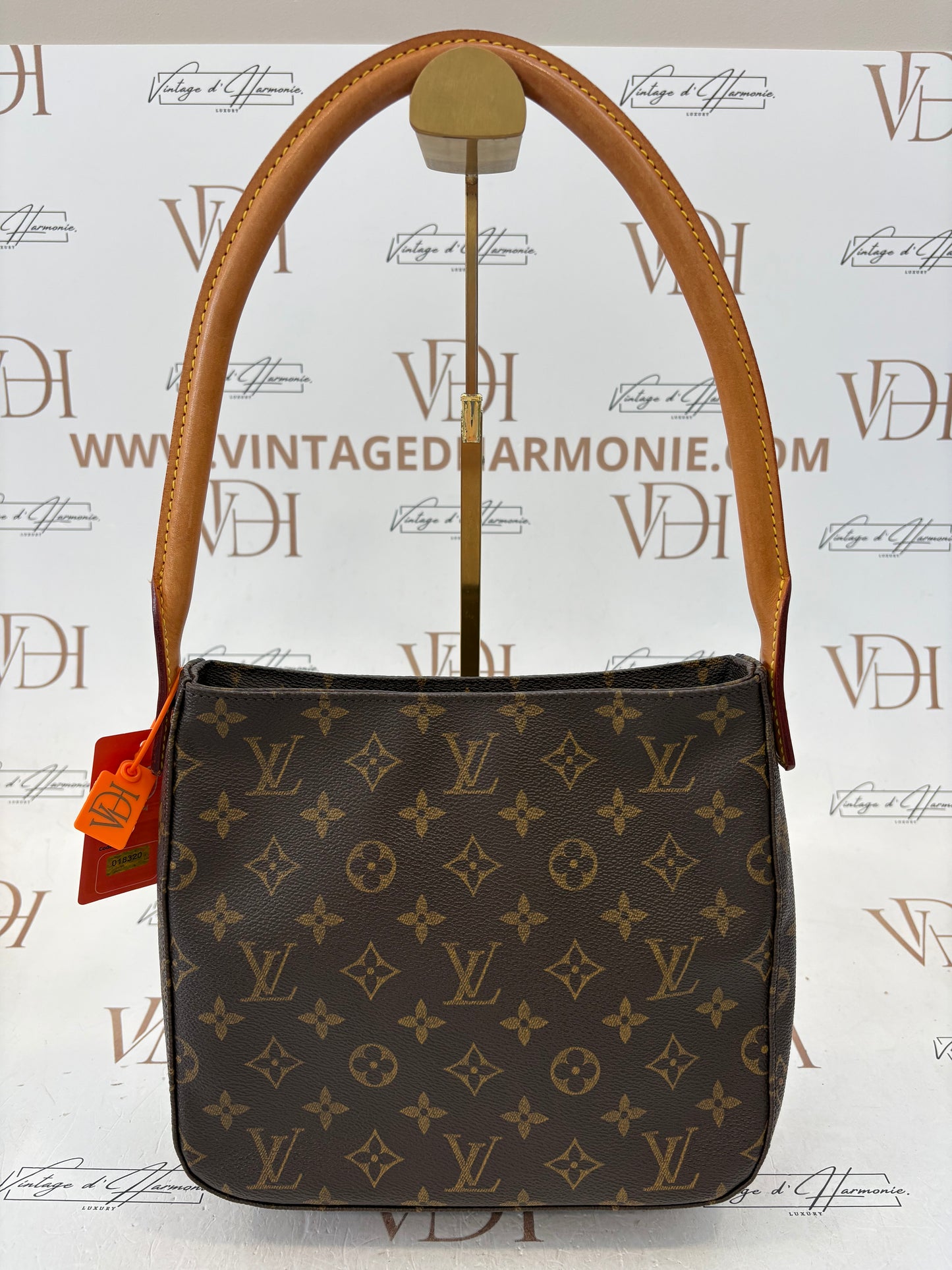018320 - Louis Vuitton Looping MM