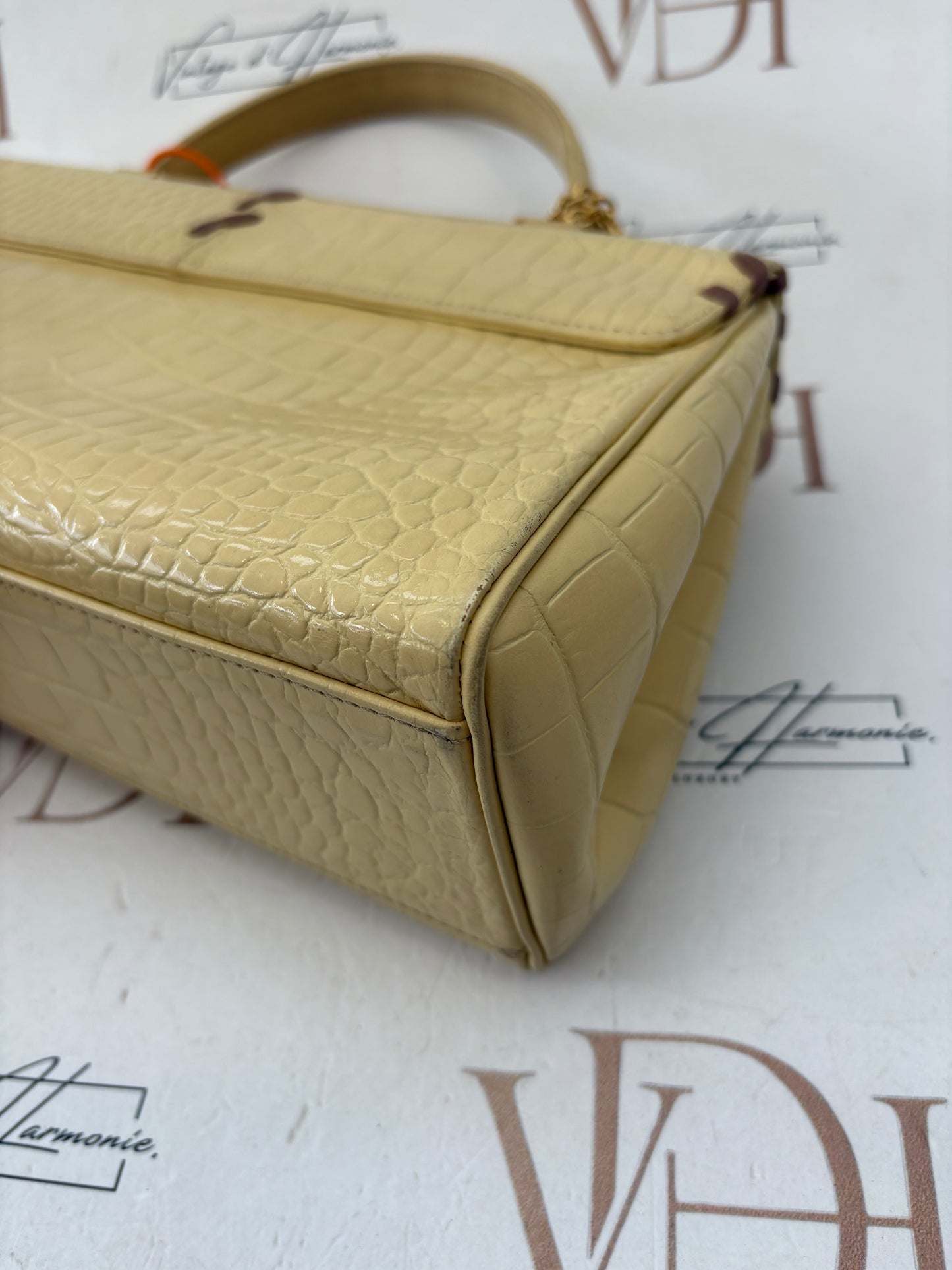 018975 - Yves Saint Laurent Yellow