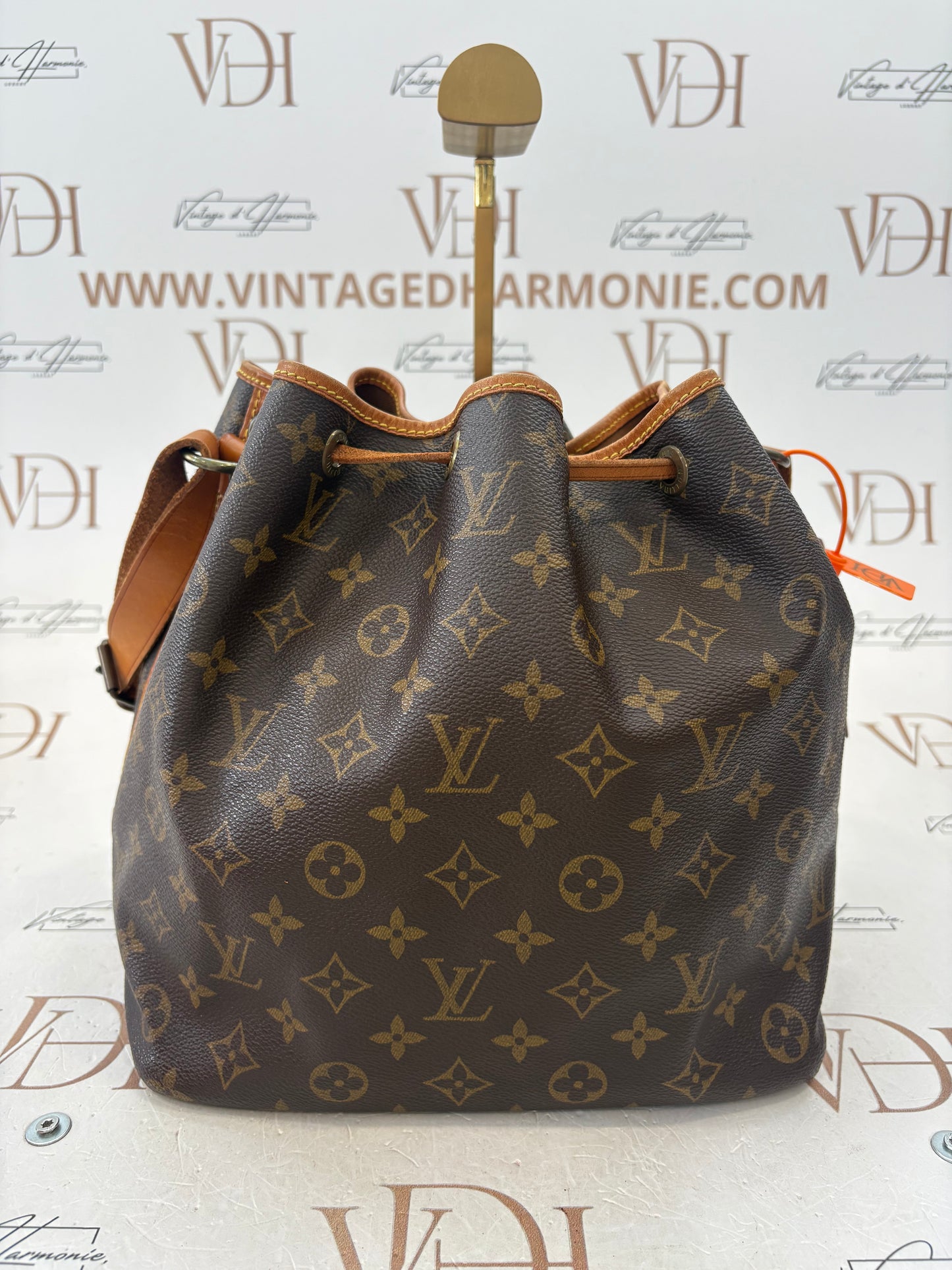 018524 - Louis Vuitton Petite Noé