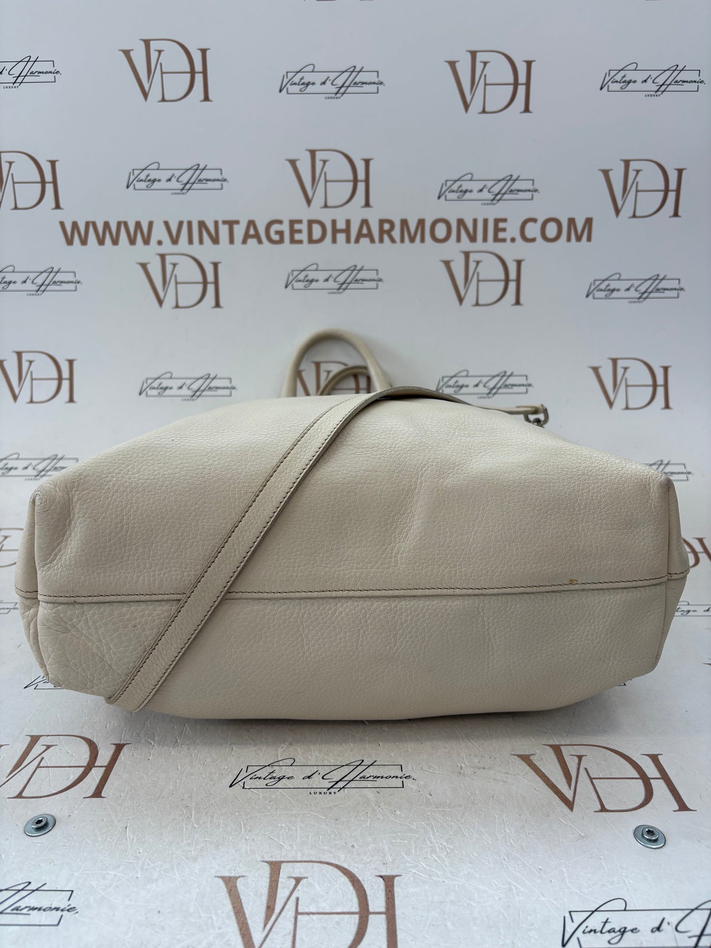 018352 - Prada Tote White