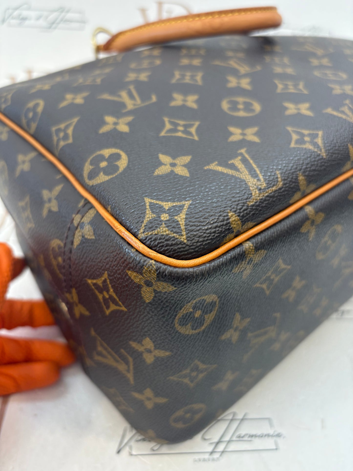 018924 - Louis Vuitton Deauville