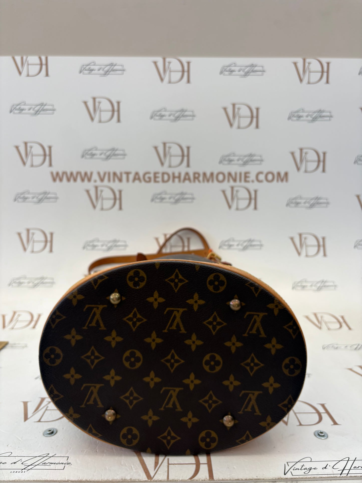 018053 - Louis Vuitton Bucket