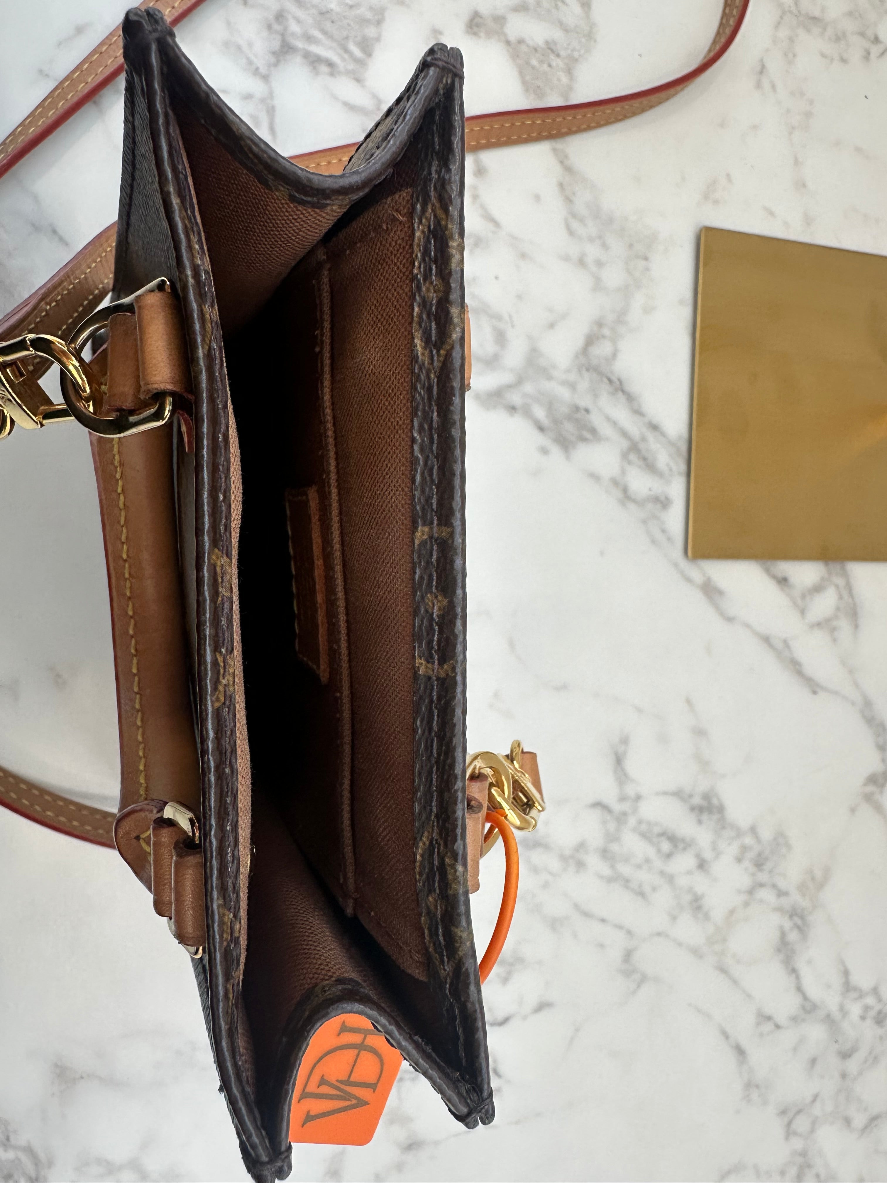 Louis Vuitton Petite Sac Plat