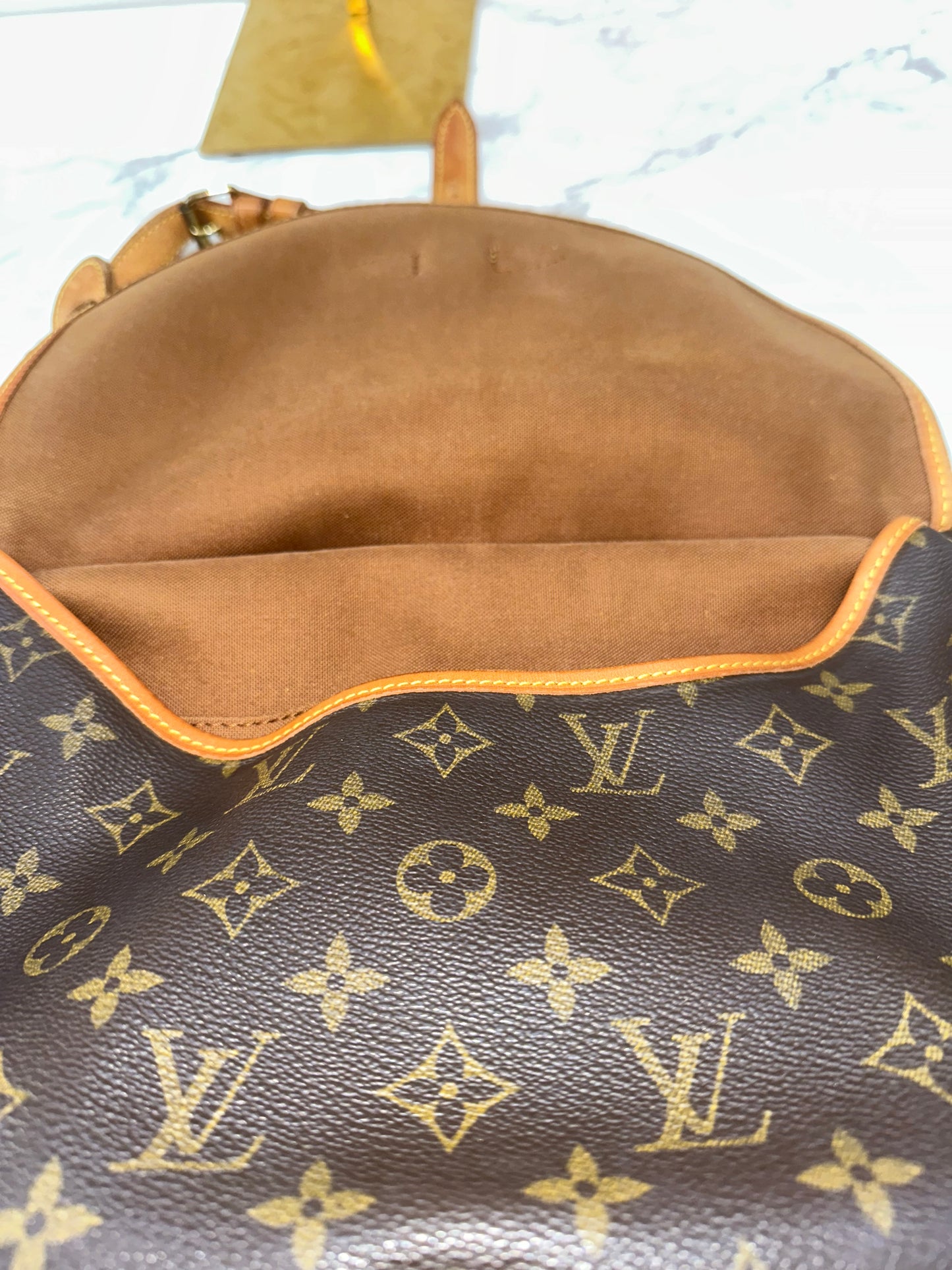 Louis Vuitton Saumur 30
