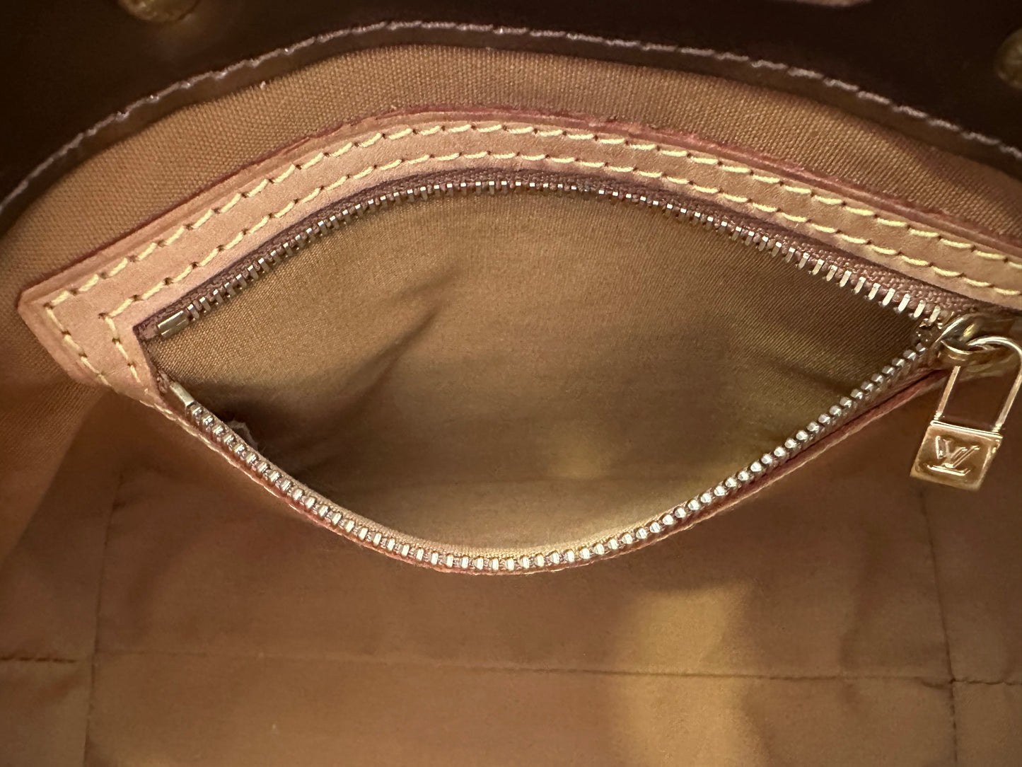 017750 - Louis Vuitton Bronze Vernis Reade PM