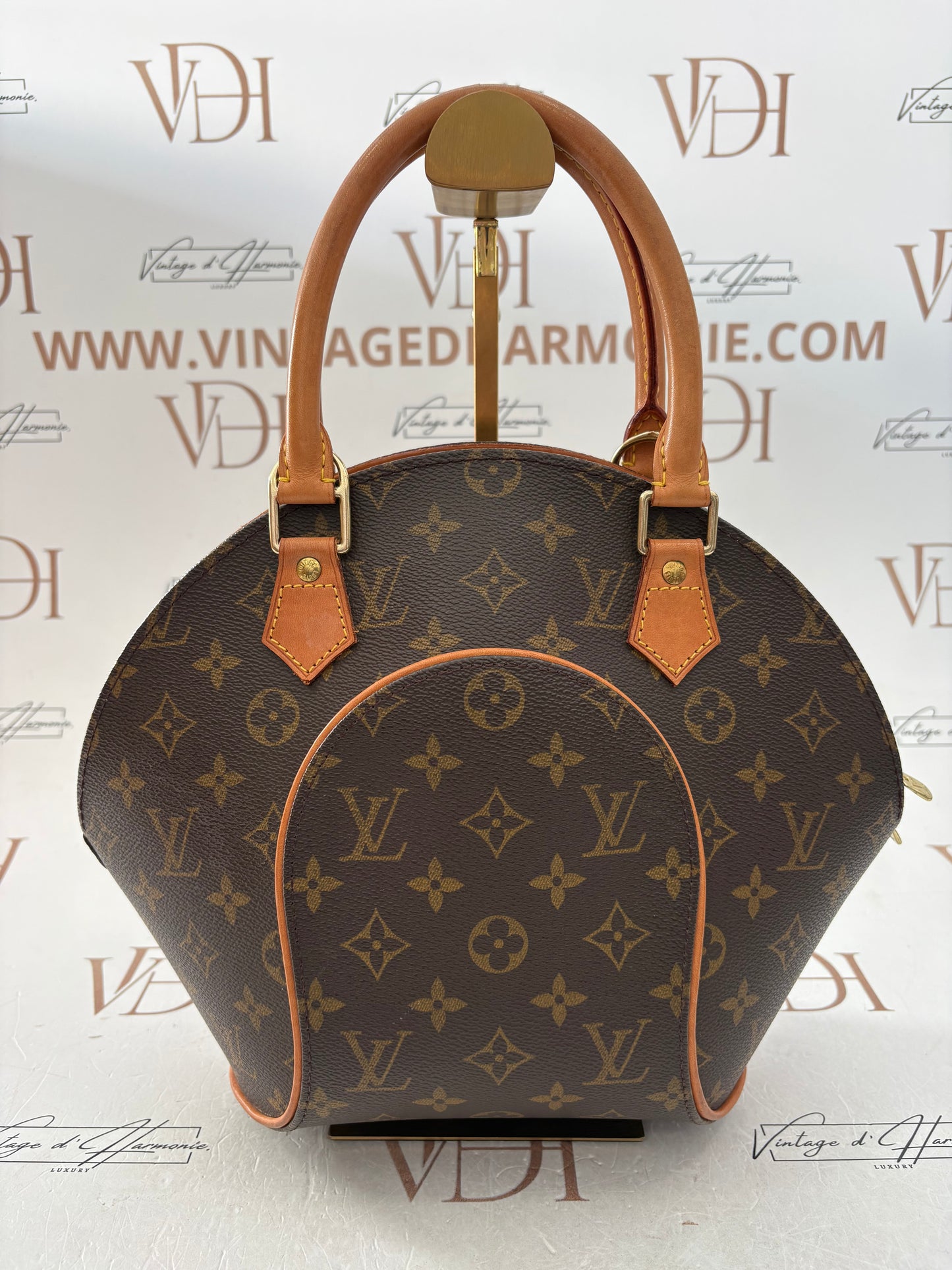 018890 - Louis Vuitton Ellipse PM
