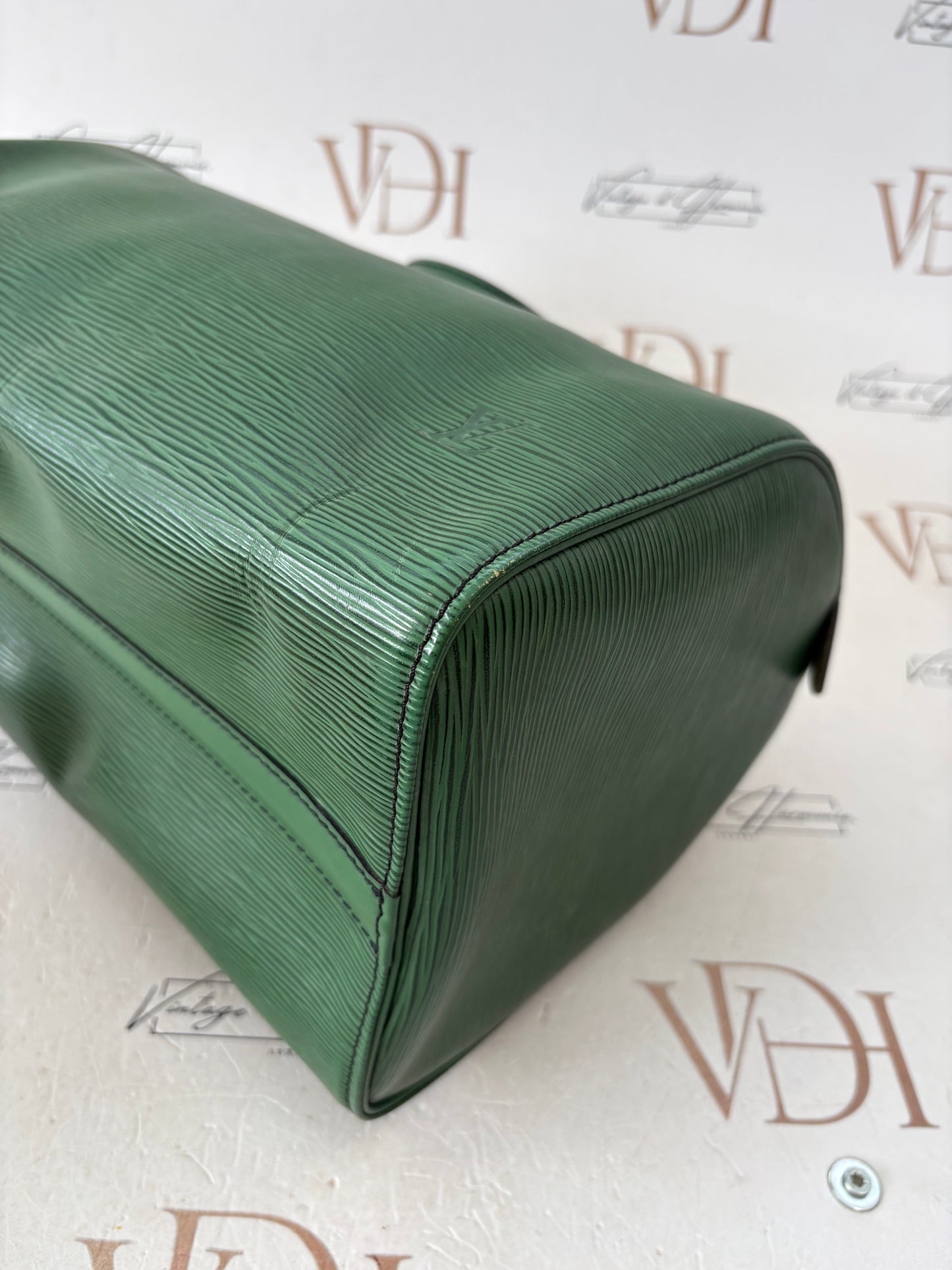 018561 - Louis Vuitton Green Epi Speedy 30