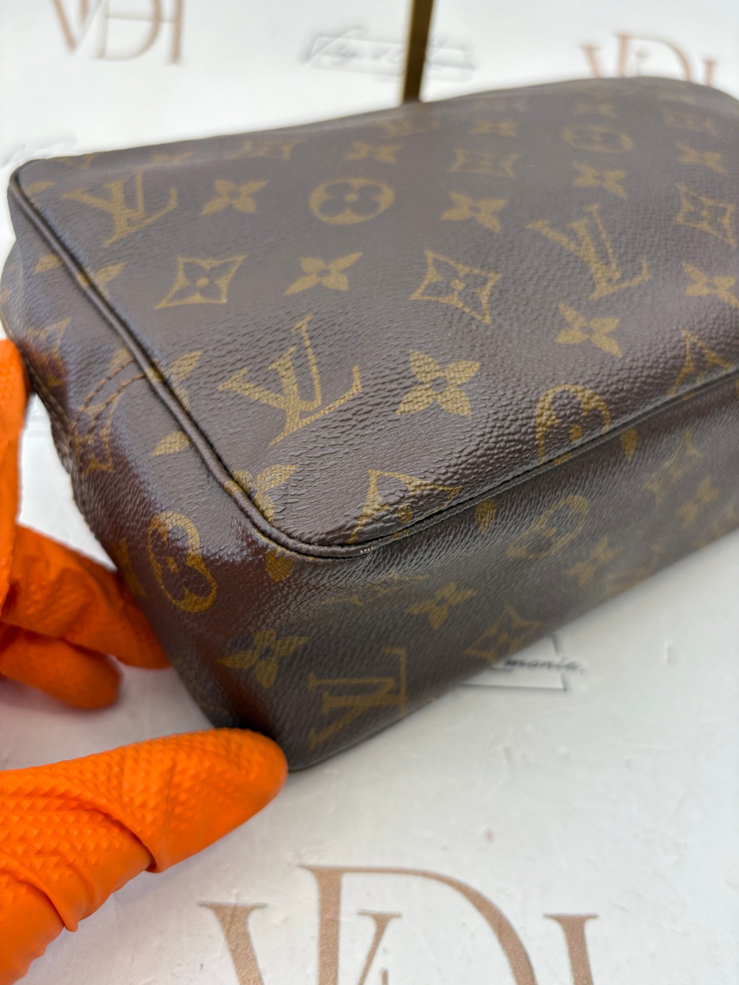 017737 - Louis Vuitton Trousse Toilette 28