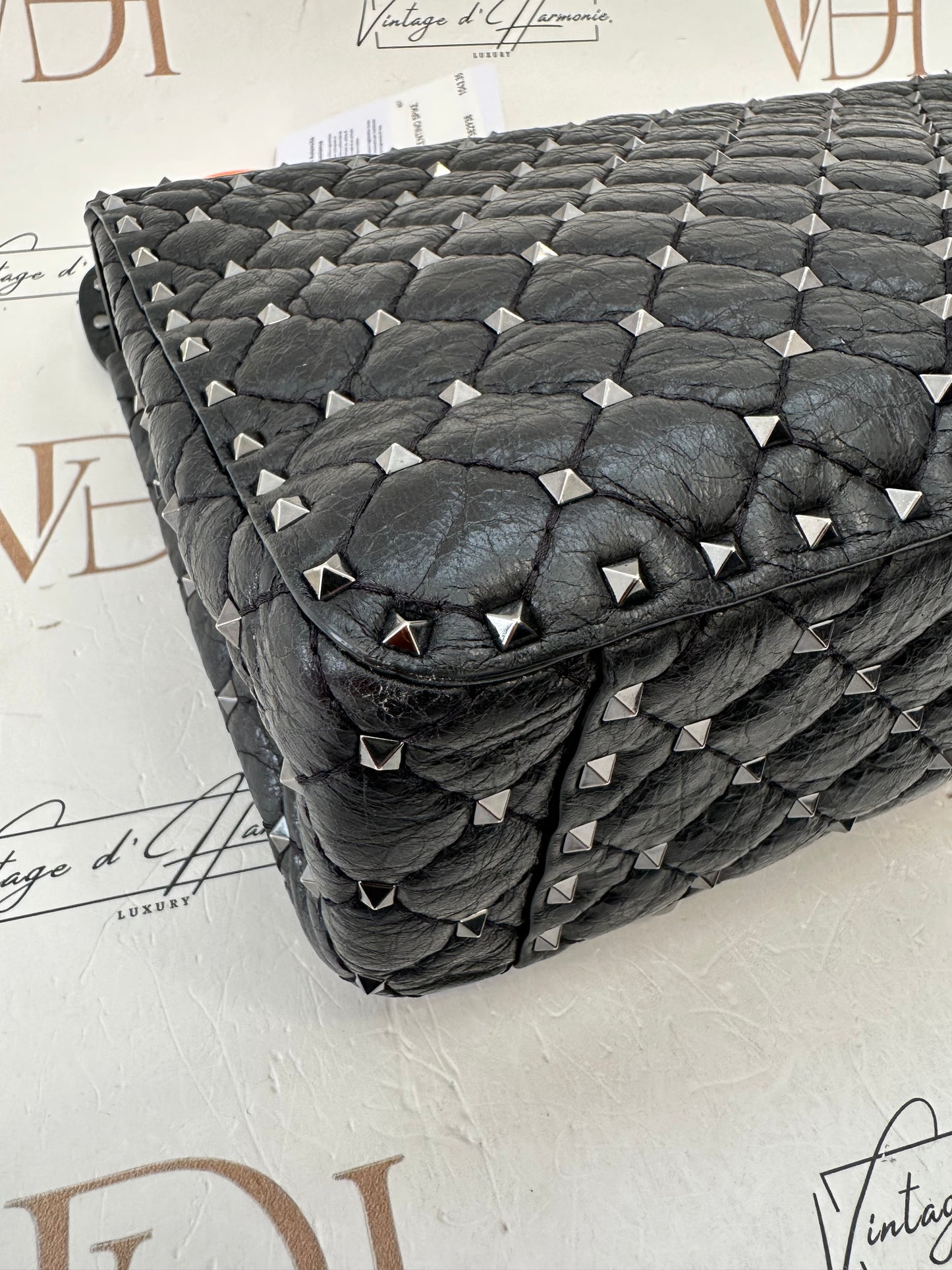 382938 - Valentino Spike