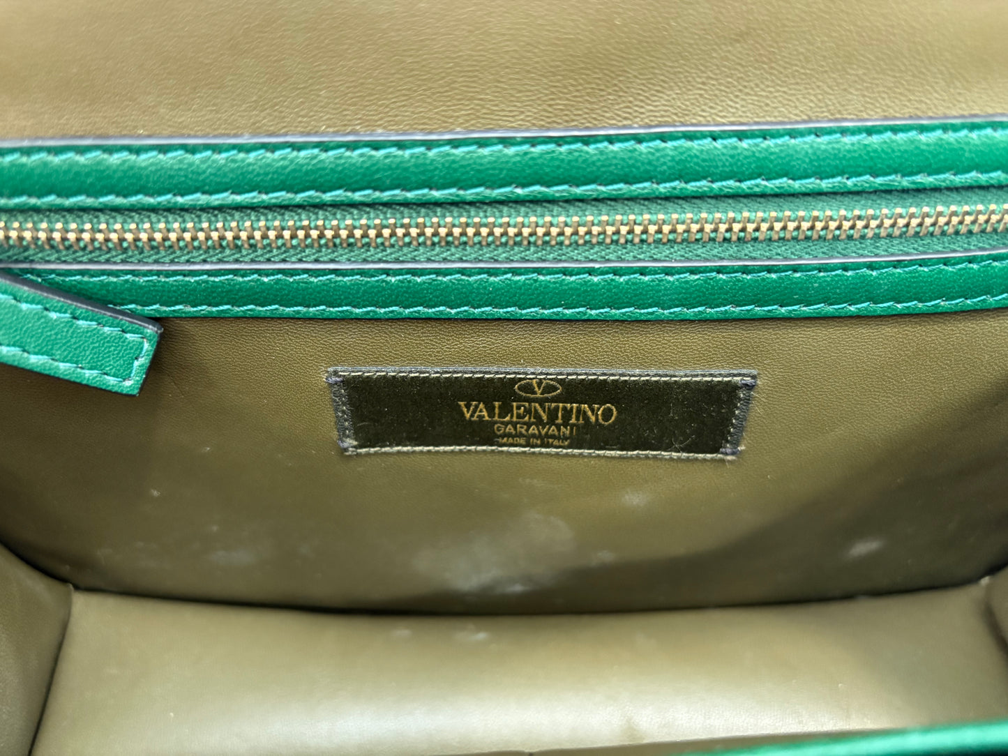 201268 - Valentino Glam Lock