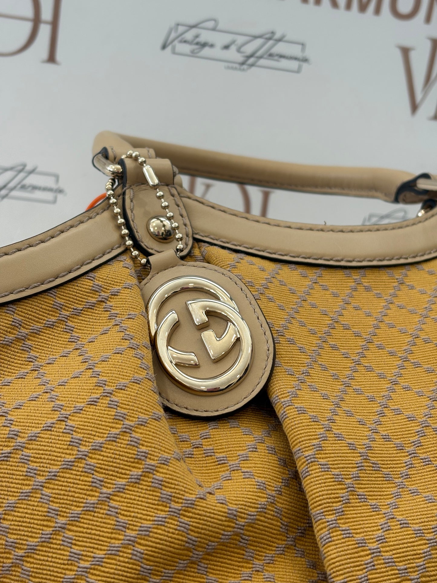 018163 - Gucci Beige Sukey