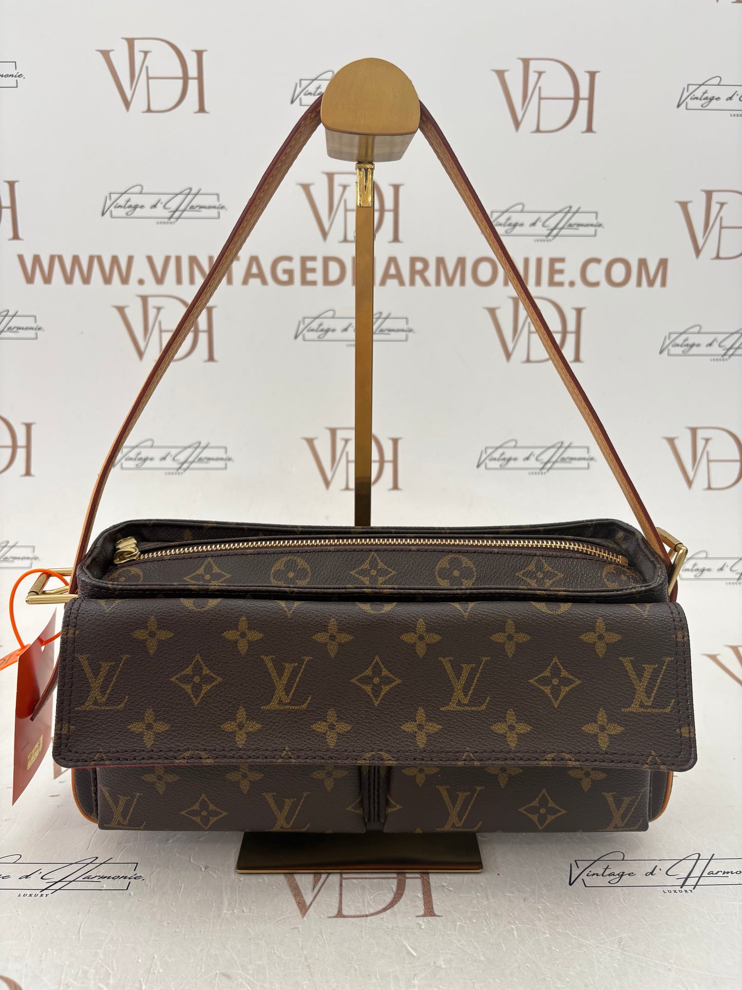 018809 - Louis Vuitton Viva Cite MM