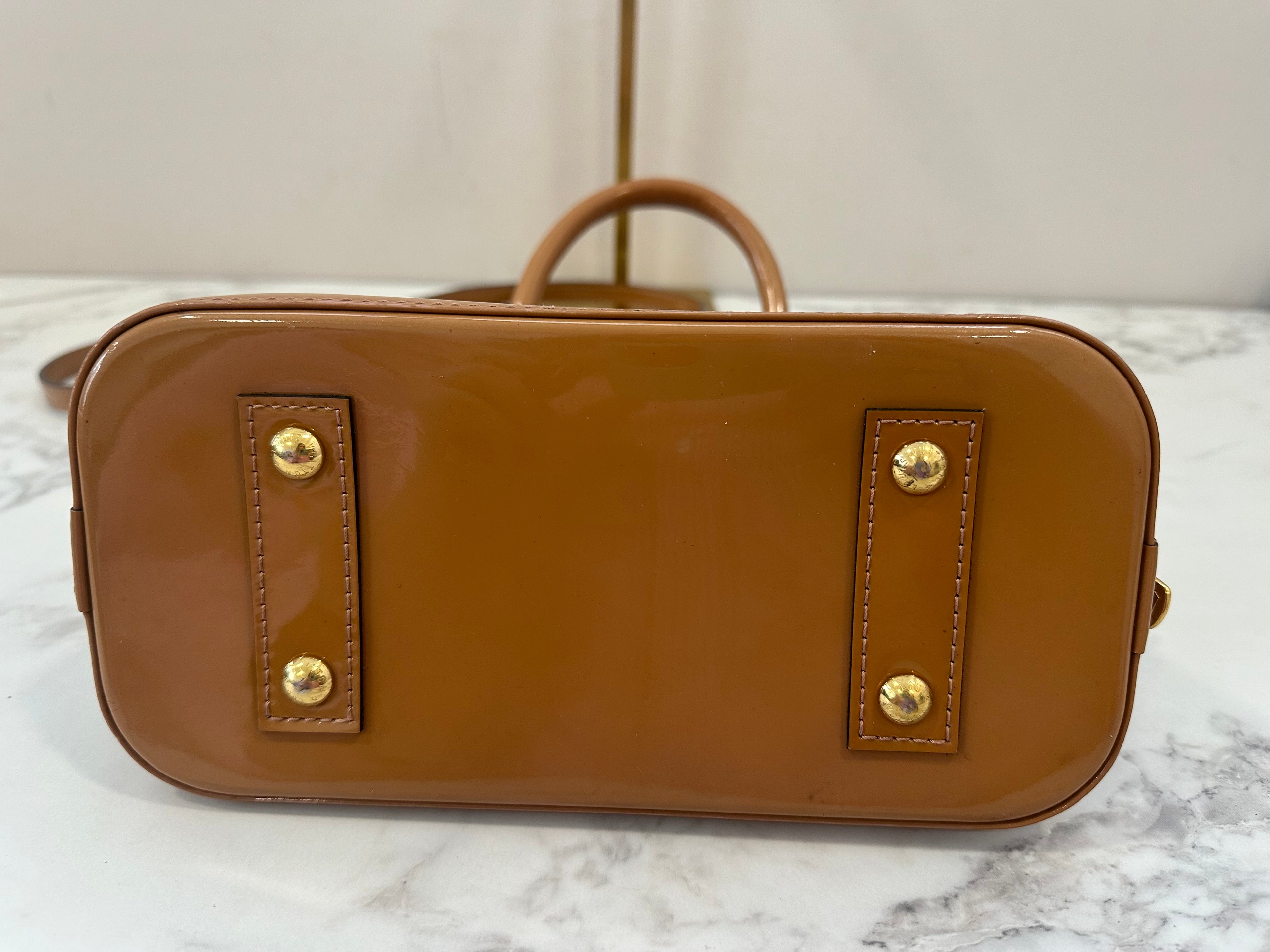 Louis Vuitton Alma BB Vernis Beige