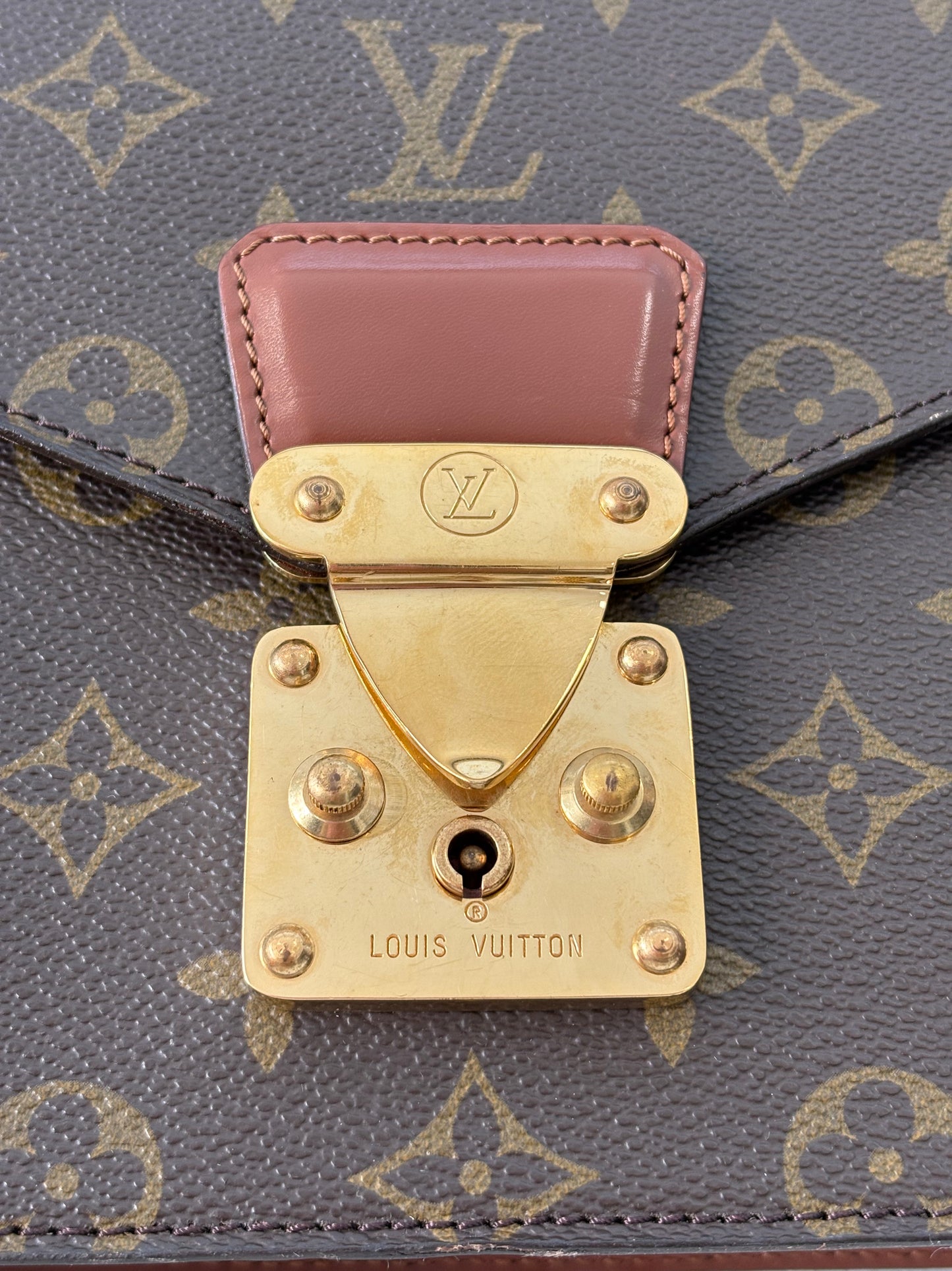 018271 - Louis Vuitton Concorde