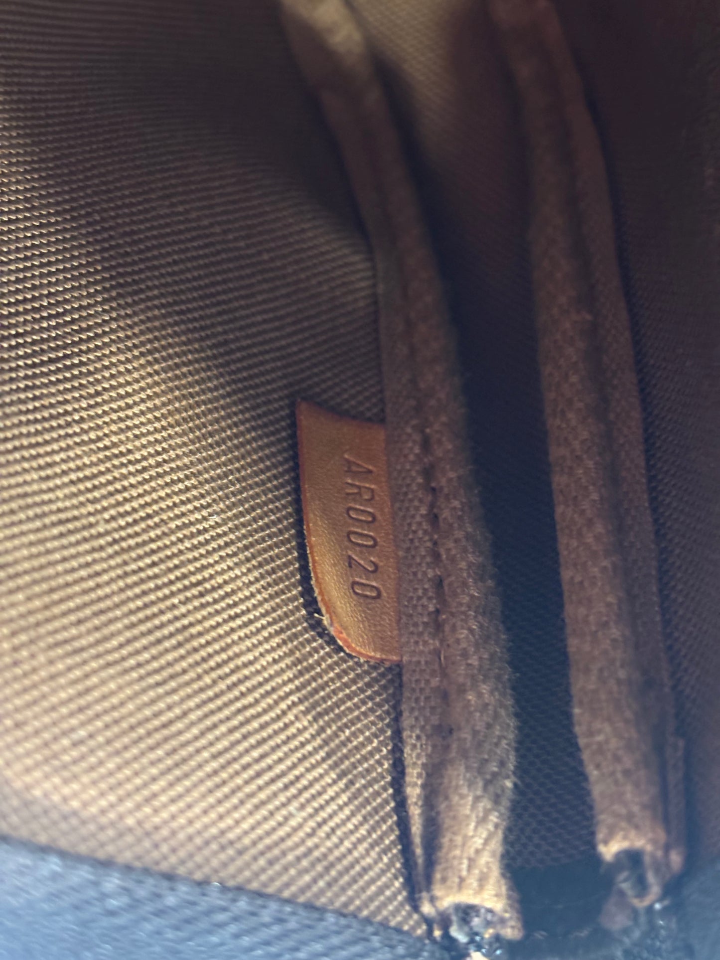 018265 - Louis Vuitton Pochette Accessoires