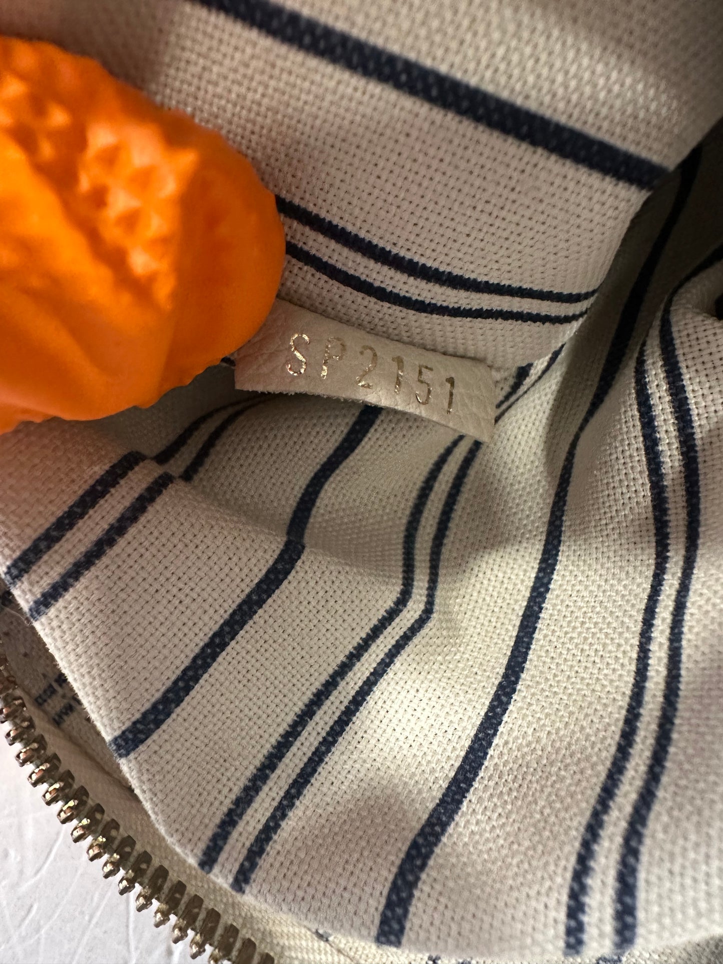 382893 - Louis Vuitton Lumineuse