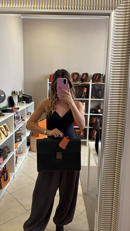 Louis Vuitton Taiga Serviette Kourad