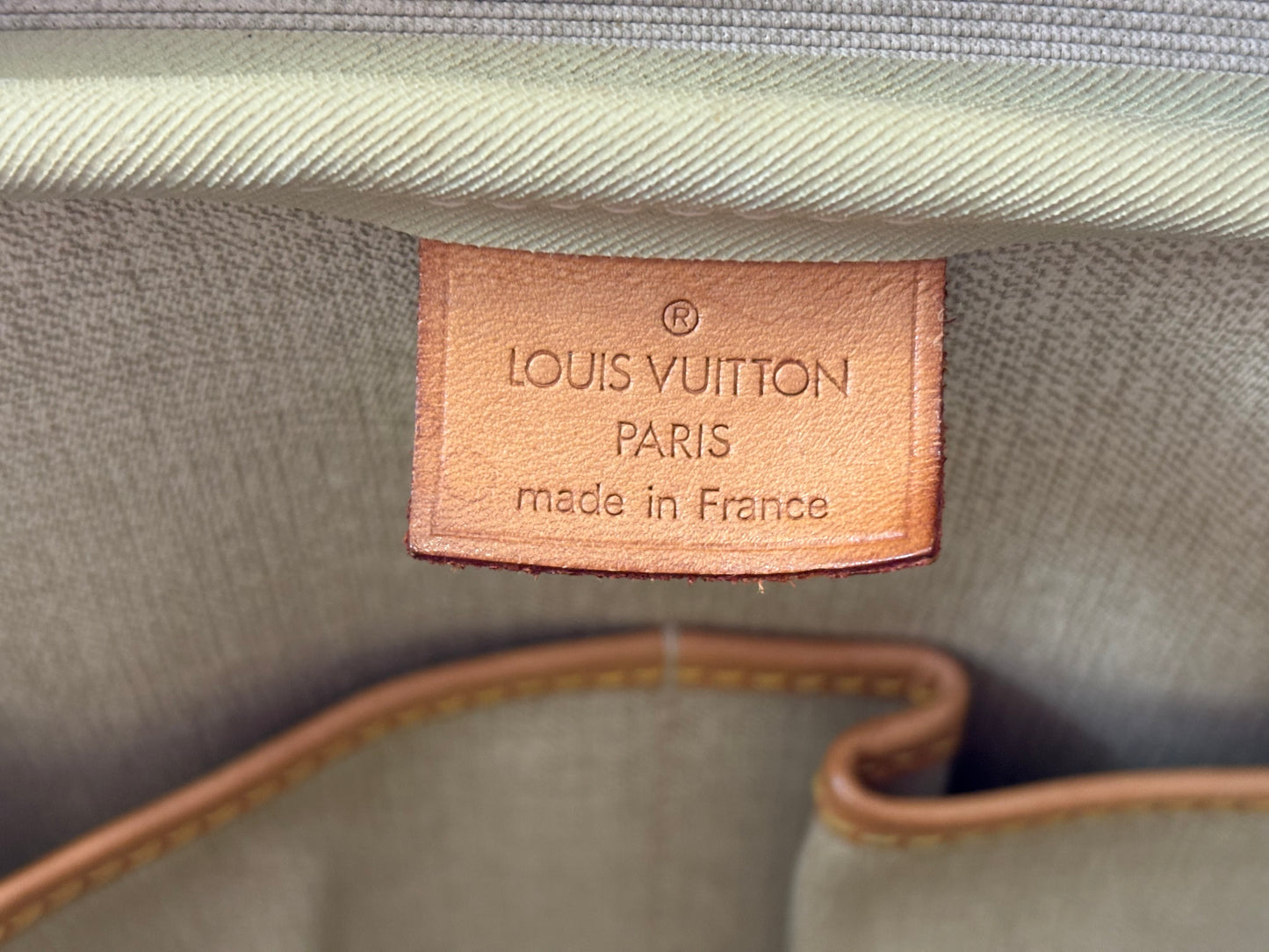 018276 - Louis Vuitton Deauville