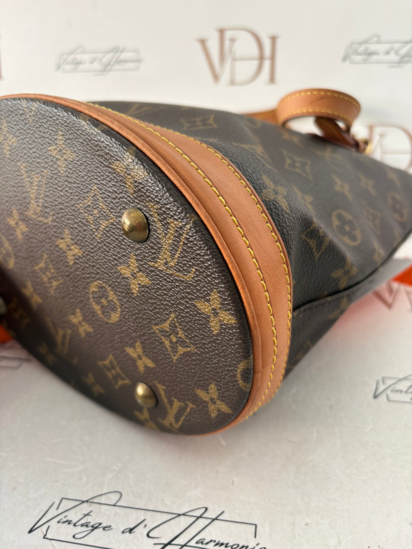 019009 - Louis Vuitton Bucket PM