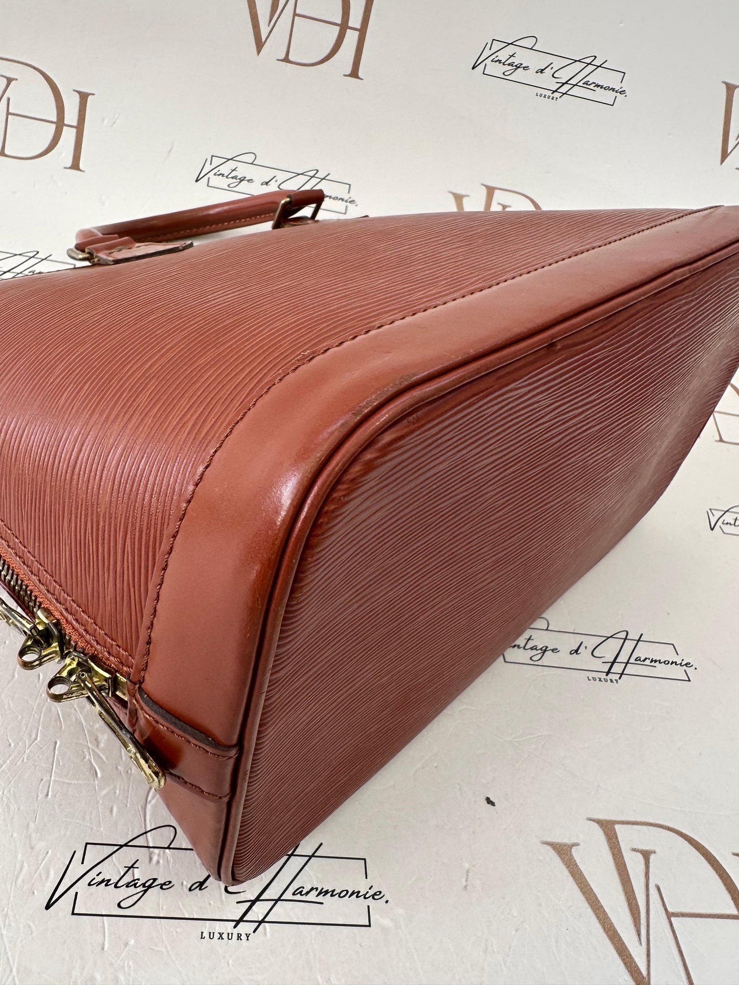 017836 - Louis Vuitton Alma Epi Brown