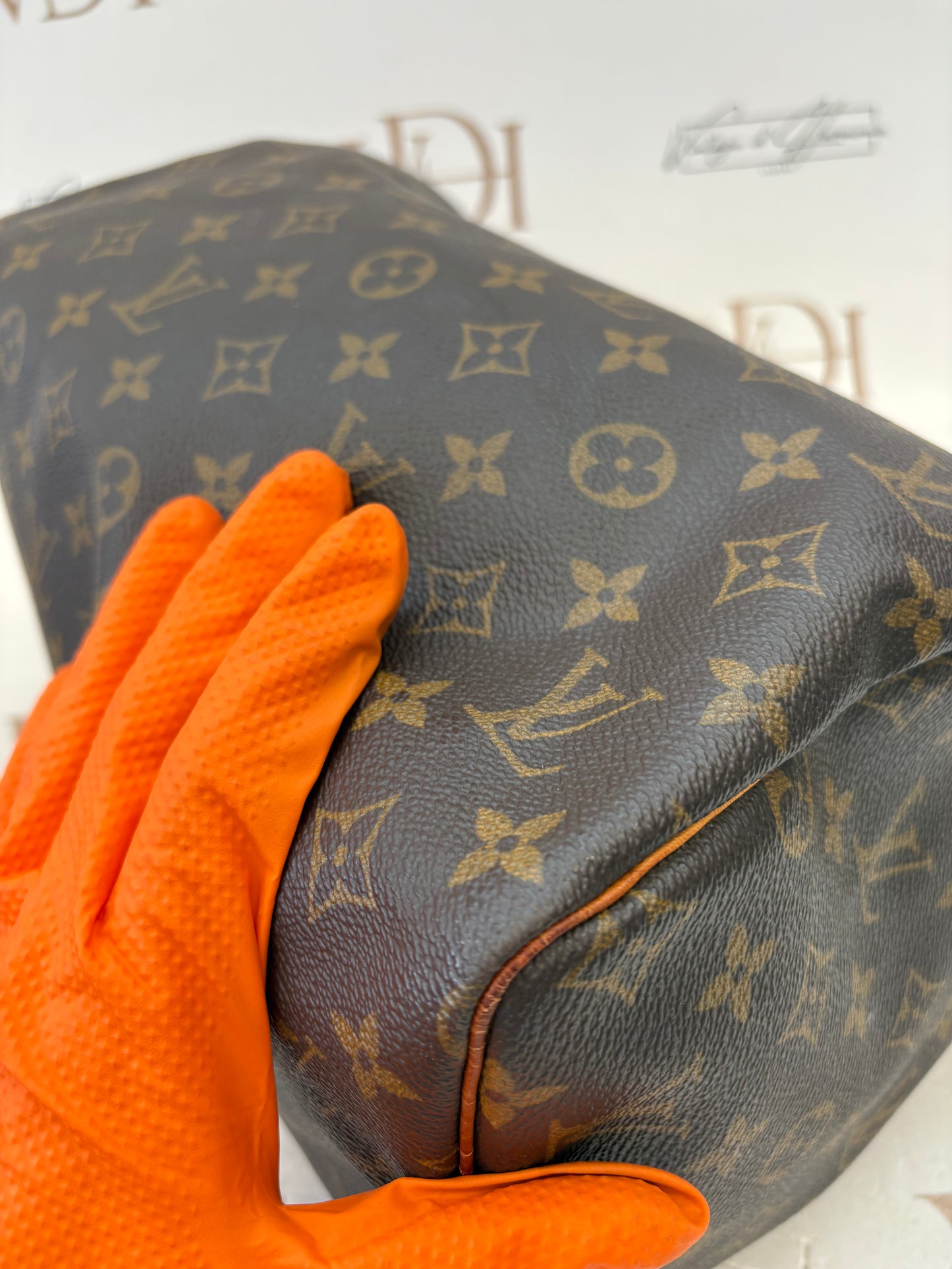 0188677 - Louis Vuitton Speedy 30
