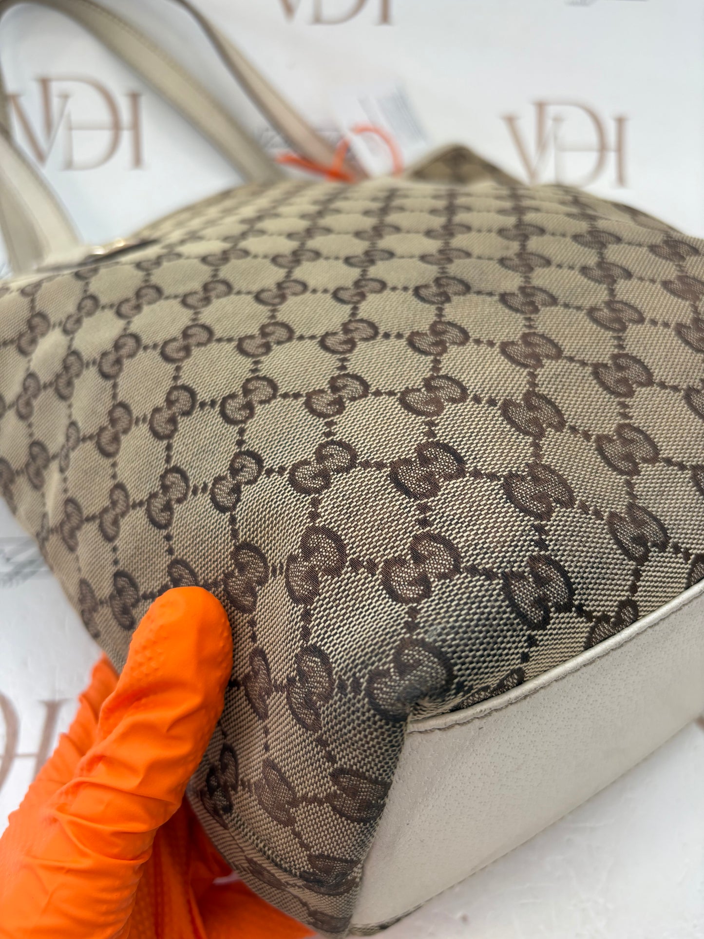 018185 - Gucci Tote Vertical