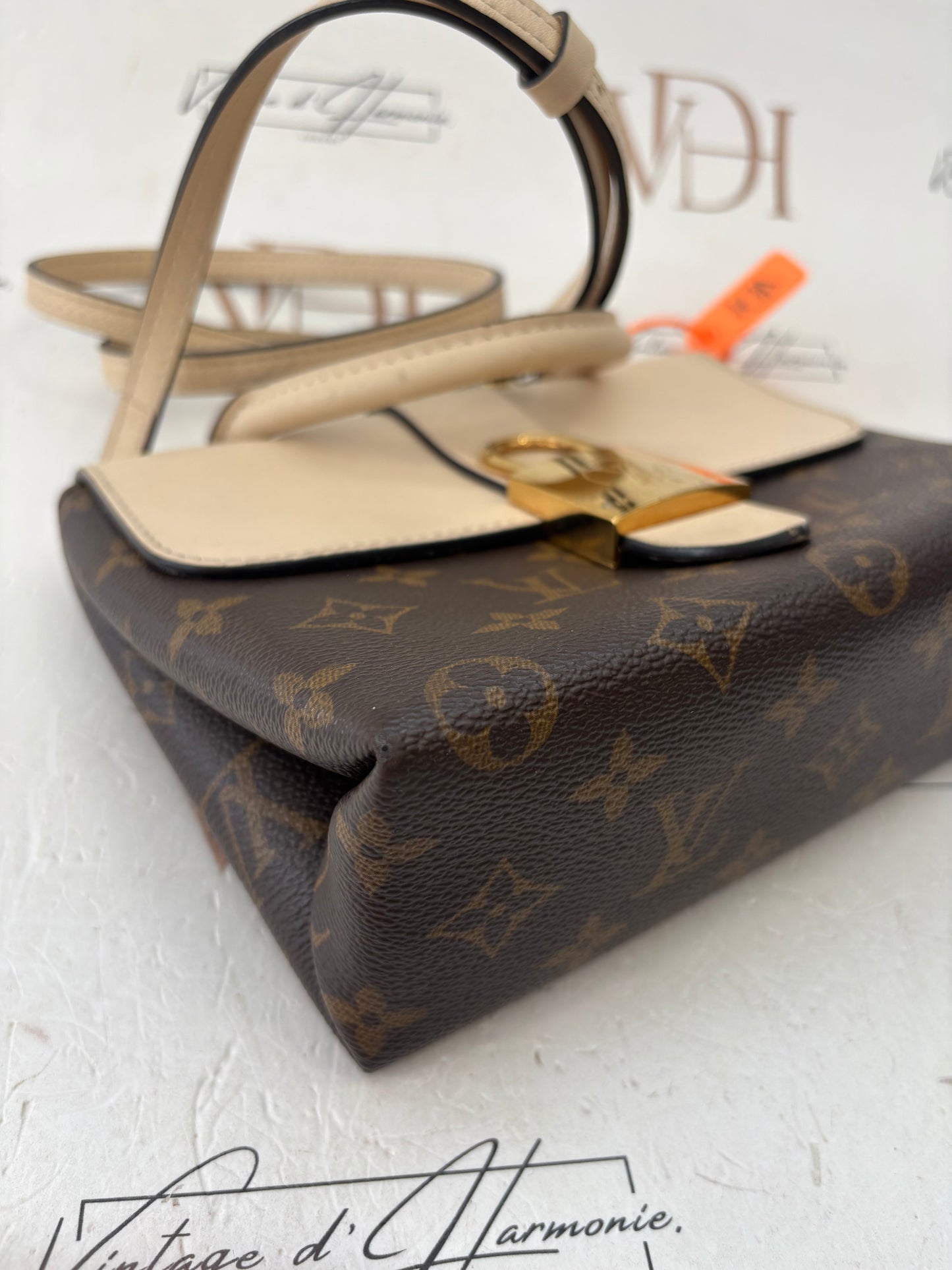 383979 - Louis Vuitton Locky BB
