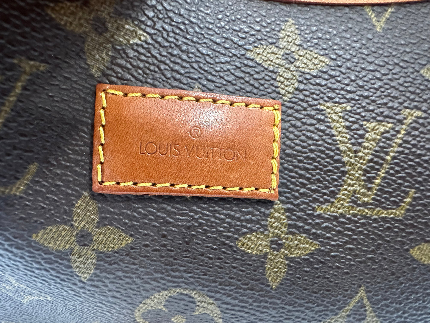 017916 - Louis Vuitton Saumur 35