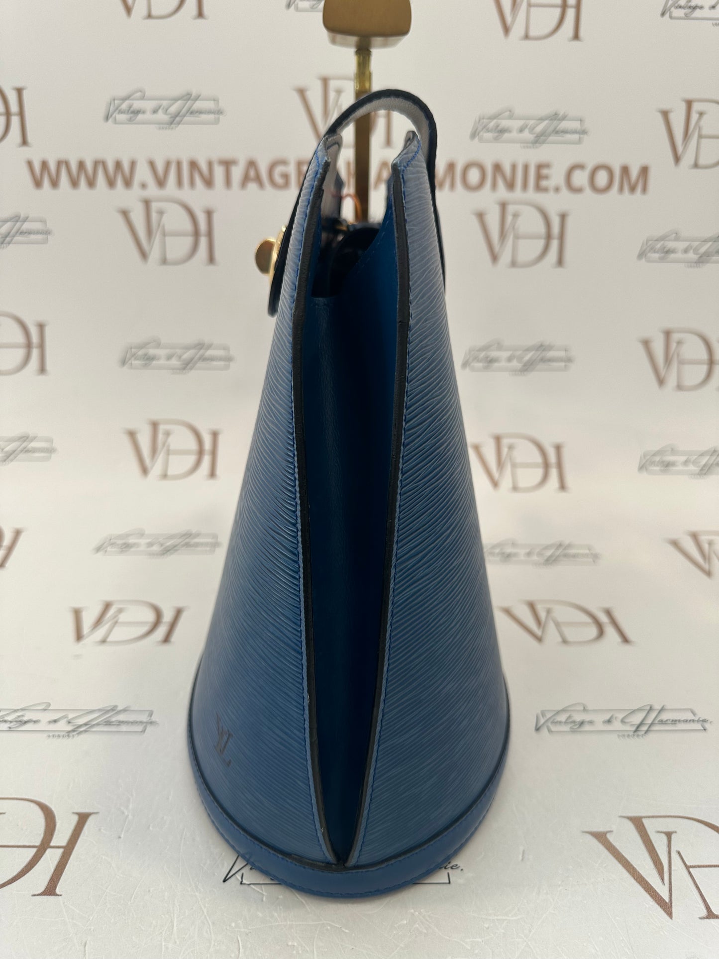 017799 - Louis Vuitton Epi Blue Cluny