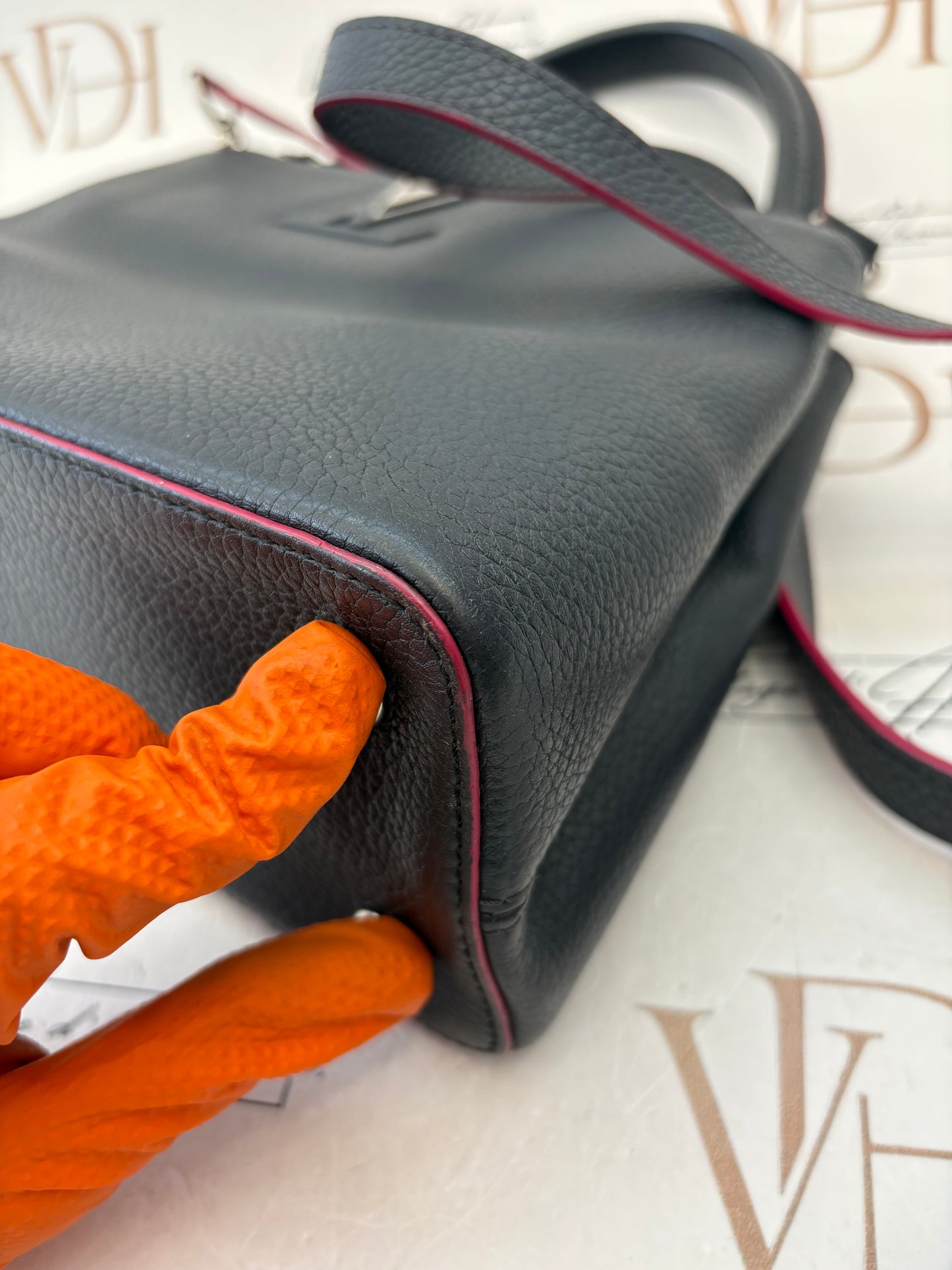 383111 - Louis Vuitton Capucines