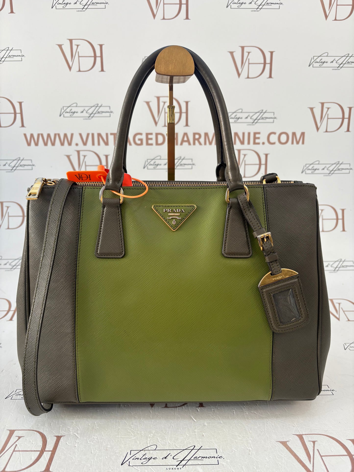 383748 - Prada Galleria
