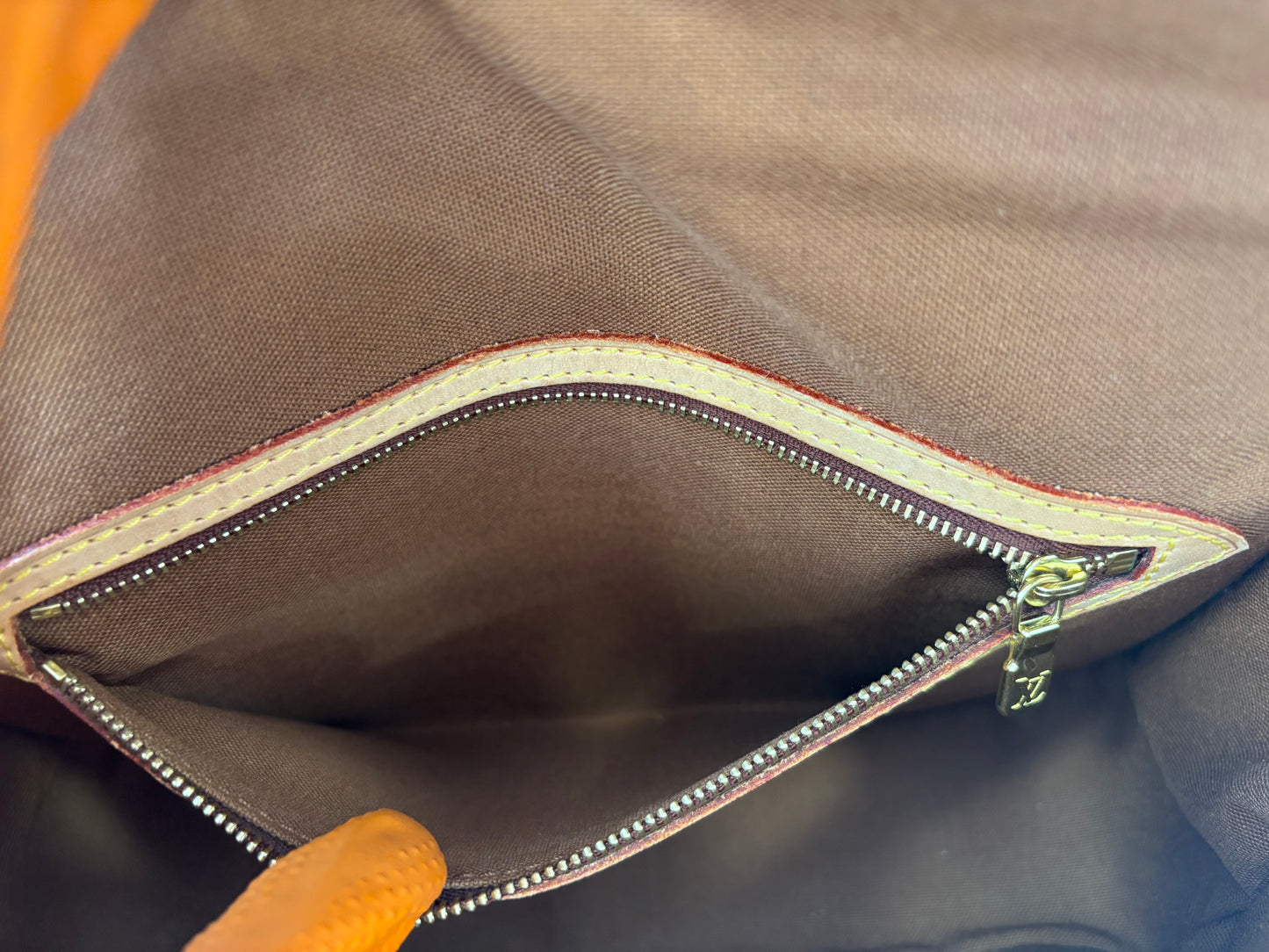 018585 - Louis Vuitton Sologne