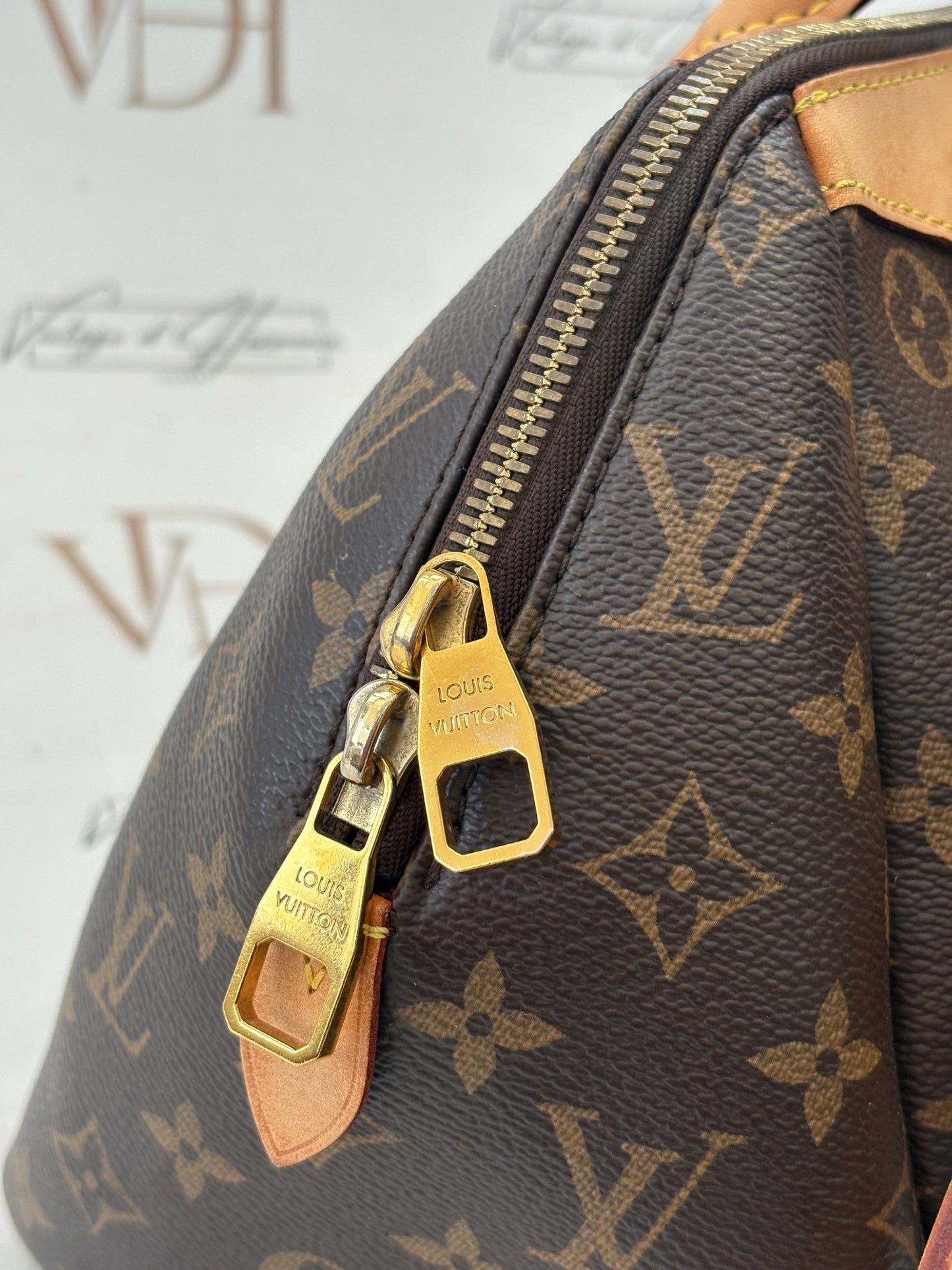 384180 - Louis Vuitton Segur