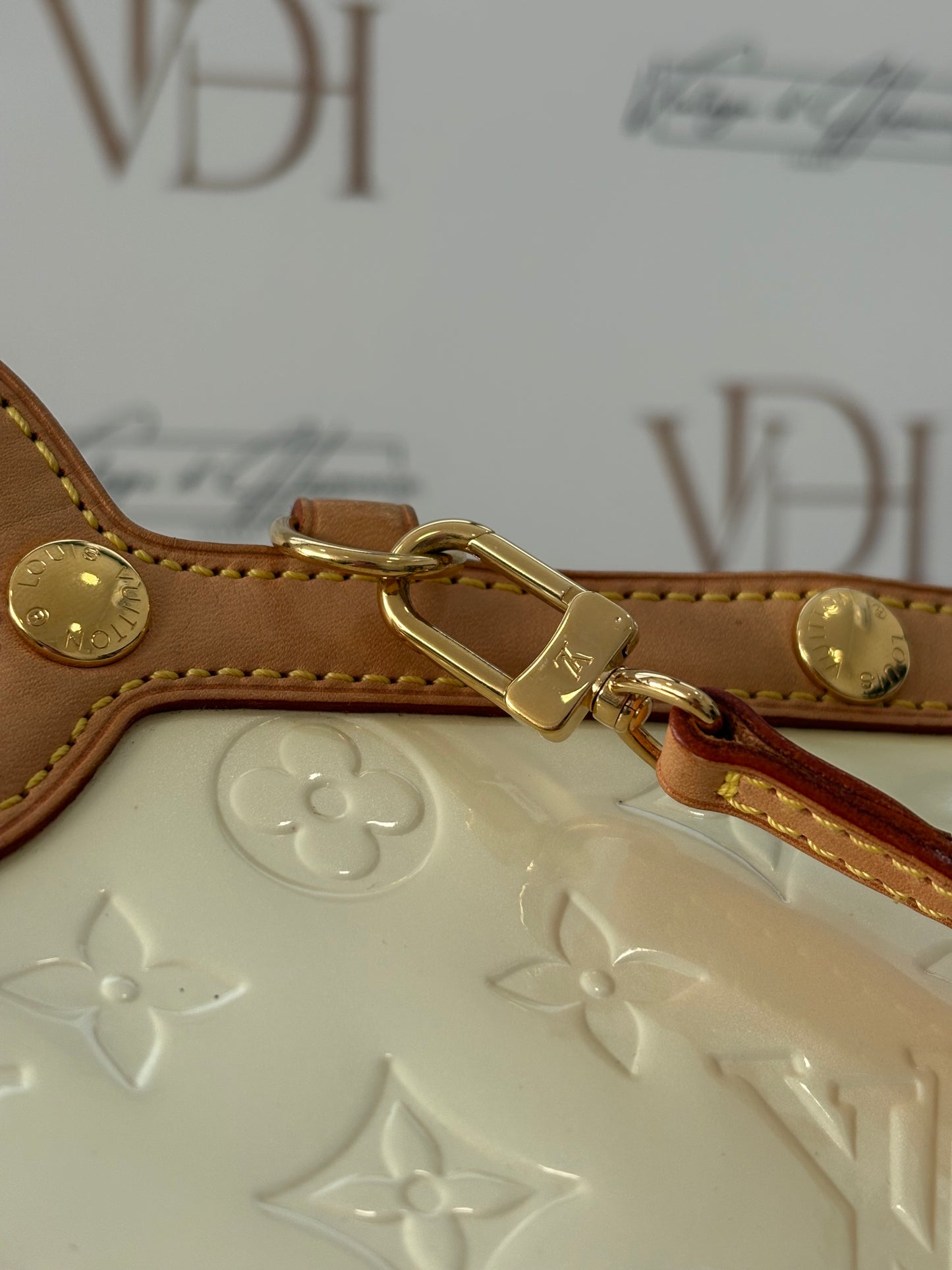 017333 - Louis Vuitton Vernis Roxbury Drive