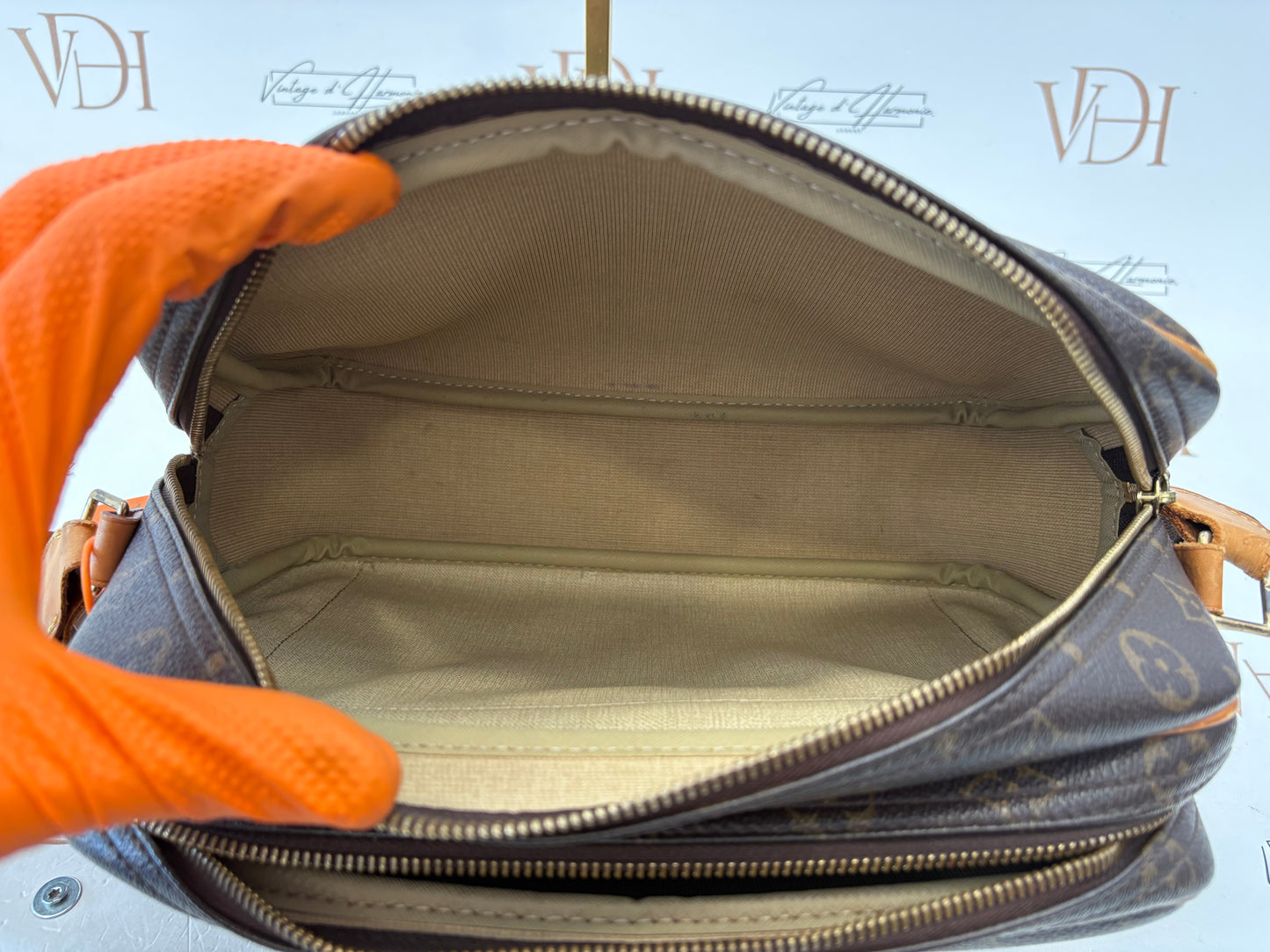 018947 - Louis Vuitton Reporter PM