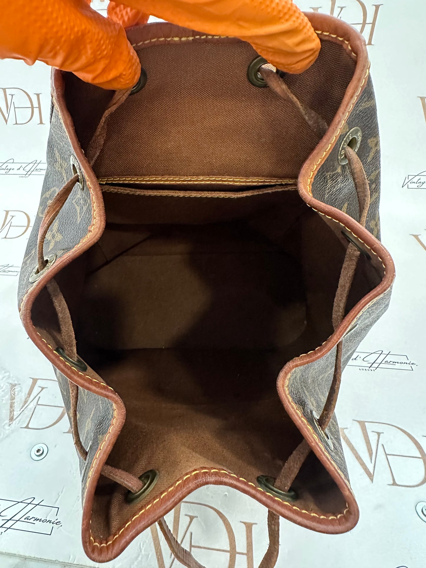 017812 - Louis Vuitton Montsouris MM