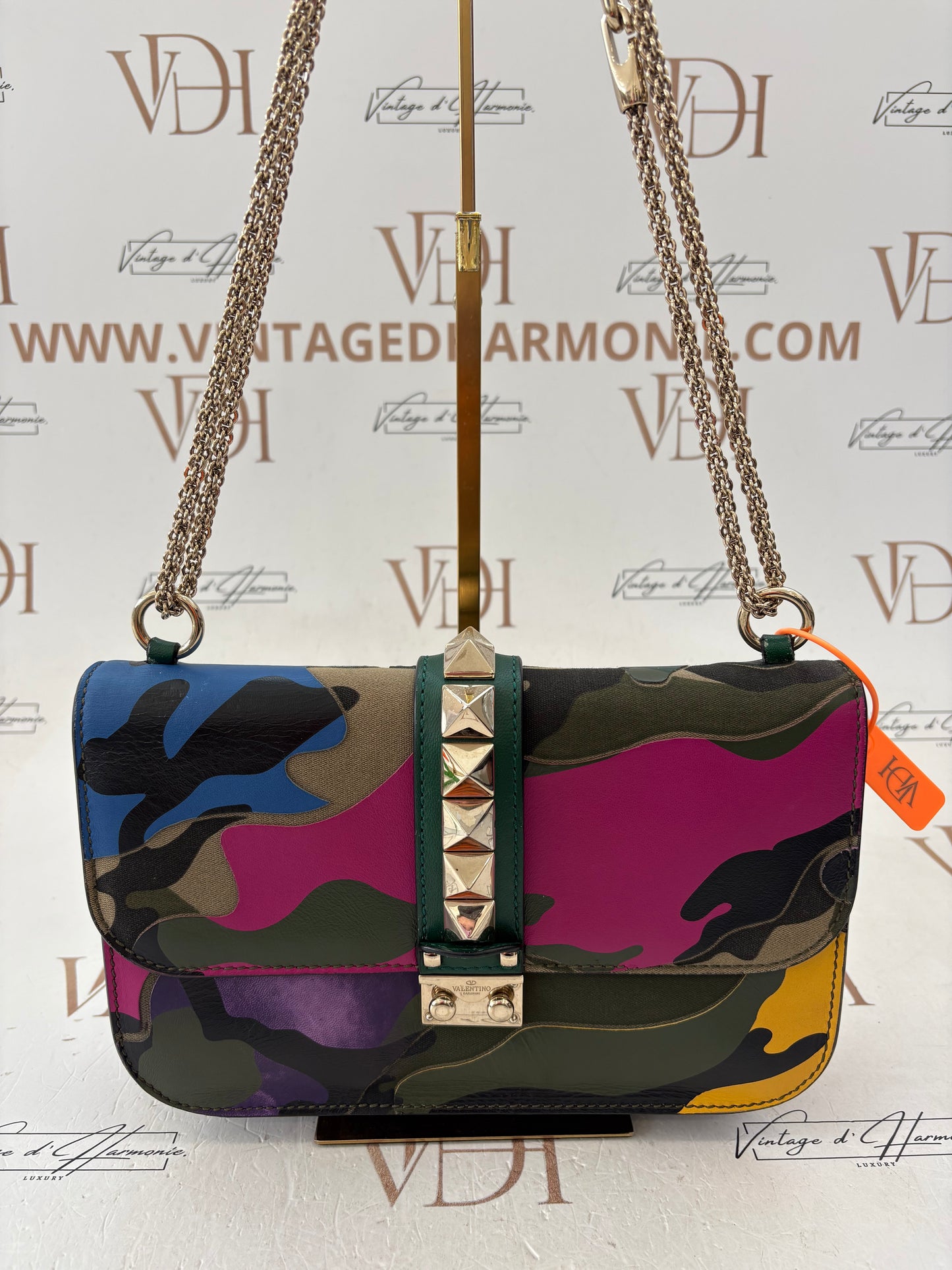 201268 - Valentino Glam Lock