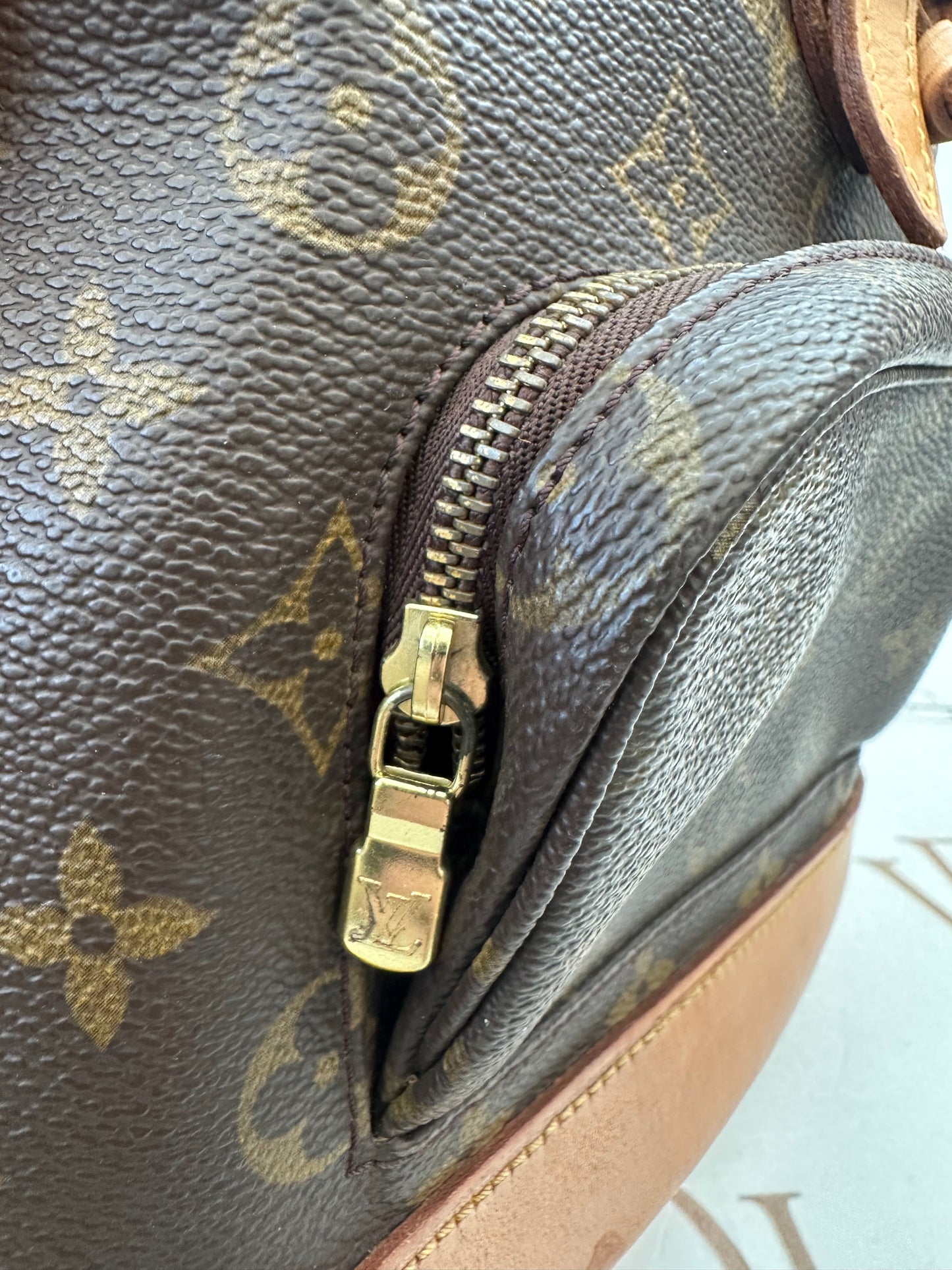 017837 - Louis Vuitton Montsouris MM