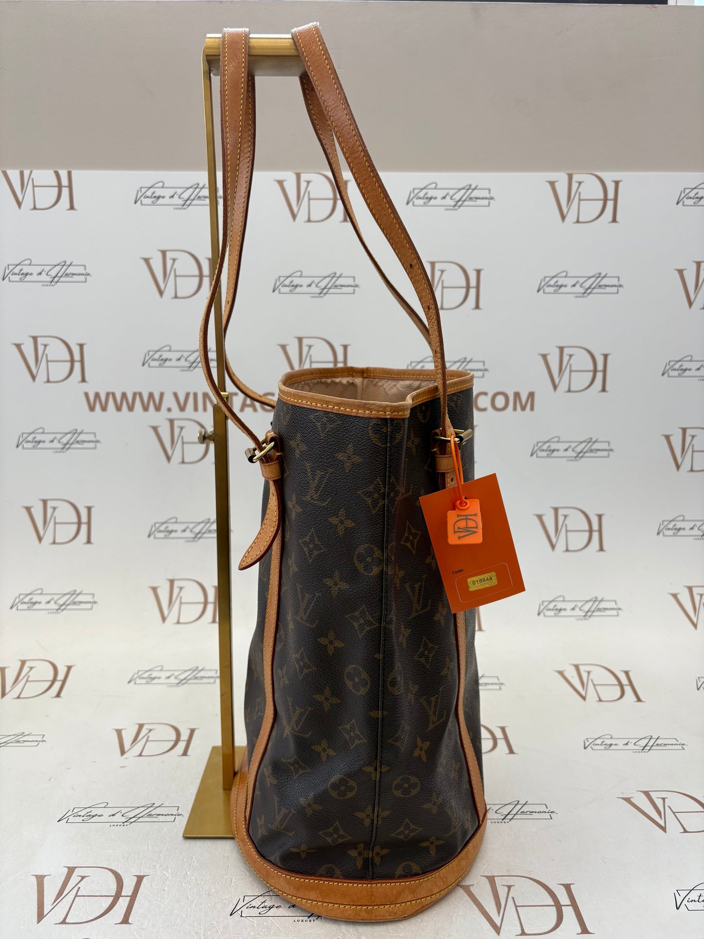 018844 - Louis Vuitton Bucket GM