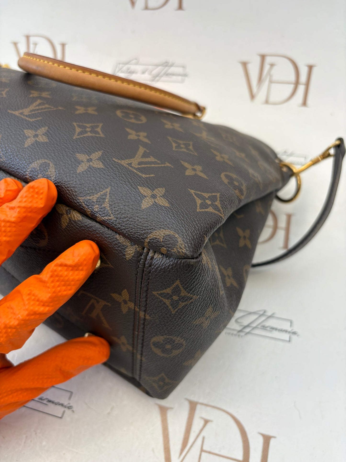 201113 - Louis Vuitton Pallas